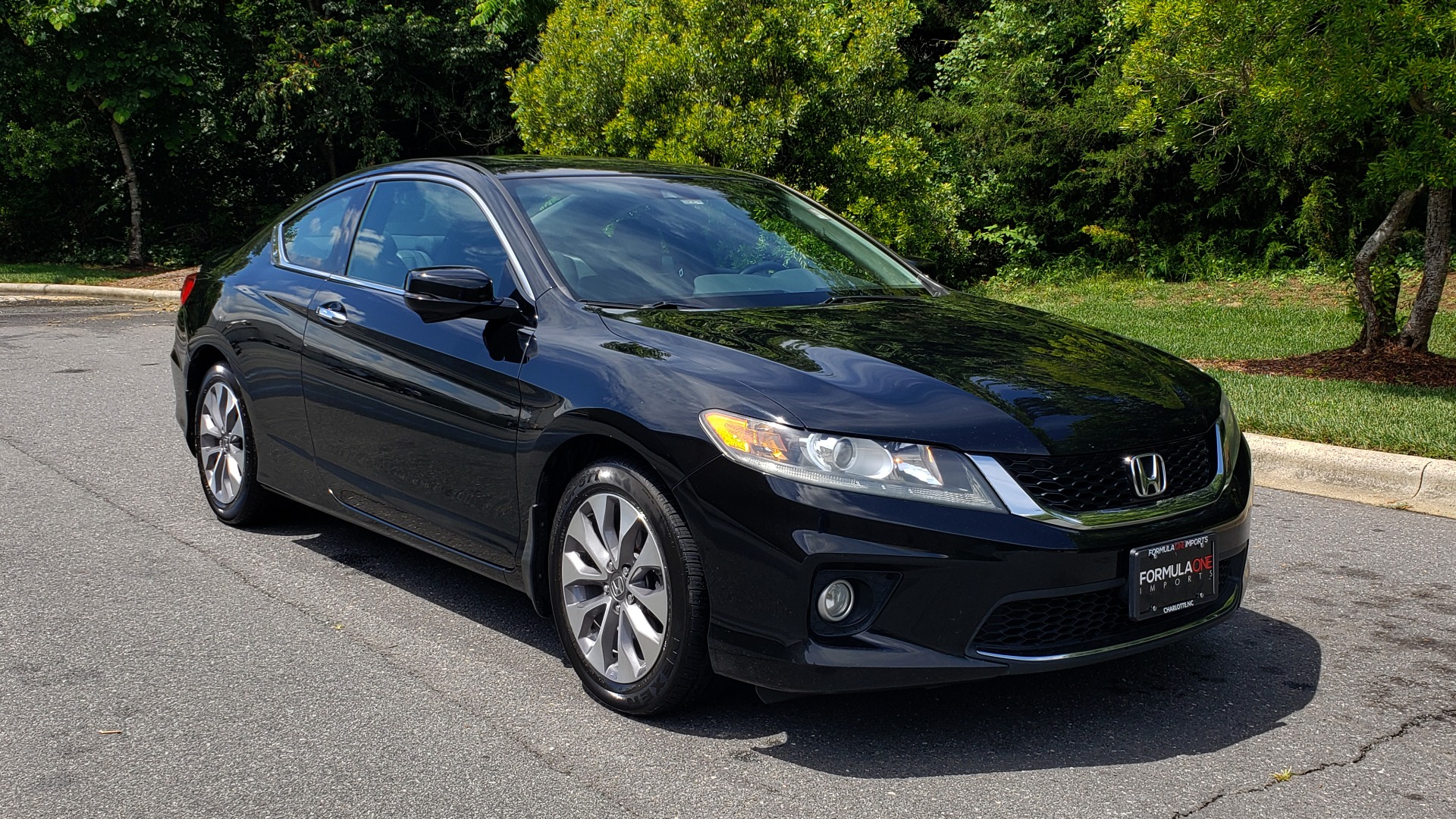 Used 2014 Honda ACCORD COUPE EX-L / 4-CYL / AUTO / SUNROOF / LEATHER / HEATED SEATS for sale Sold at Formula Imports in Charlotte NC 28227 4