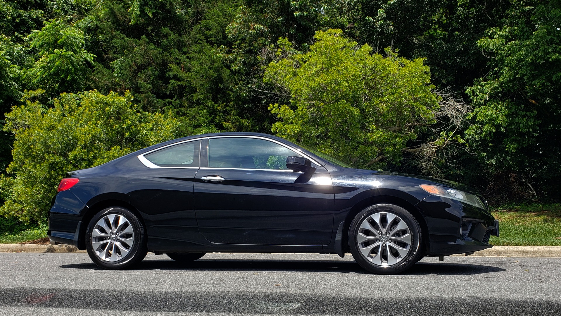 Used 2014 Honda ACCORD COUPE EX-L / 4-CYL / AUTO / SUNROOF / LEATHER / HEATED SEATS for sale Sold at Formula Imports in Charlotte NC 28227 5