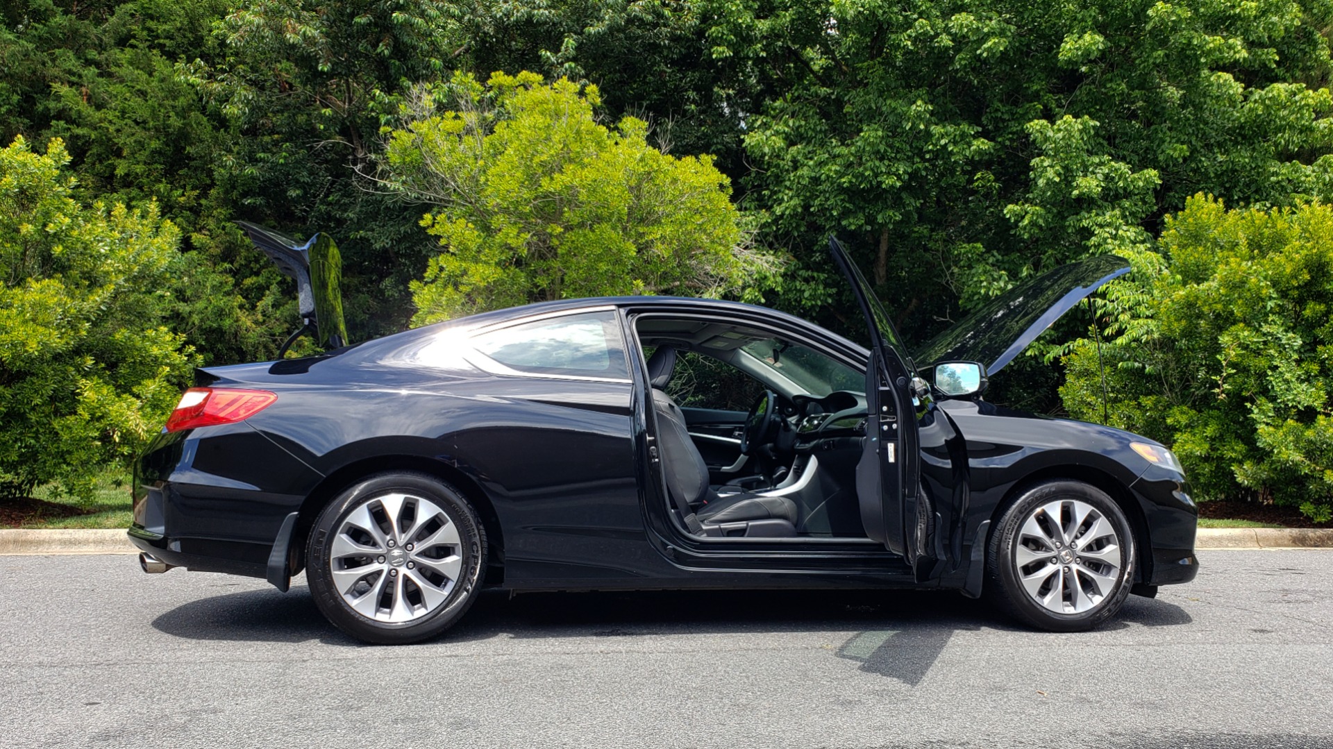 Used 2014 Honda ACCORD COUPE EX-L / 4-CYL / AUTO / SUNROOF / LEATHER / HEATED SEATS for sale Sold at Formula Imports in Charlotte NC 28227 9