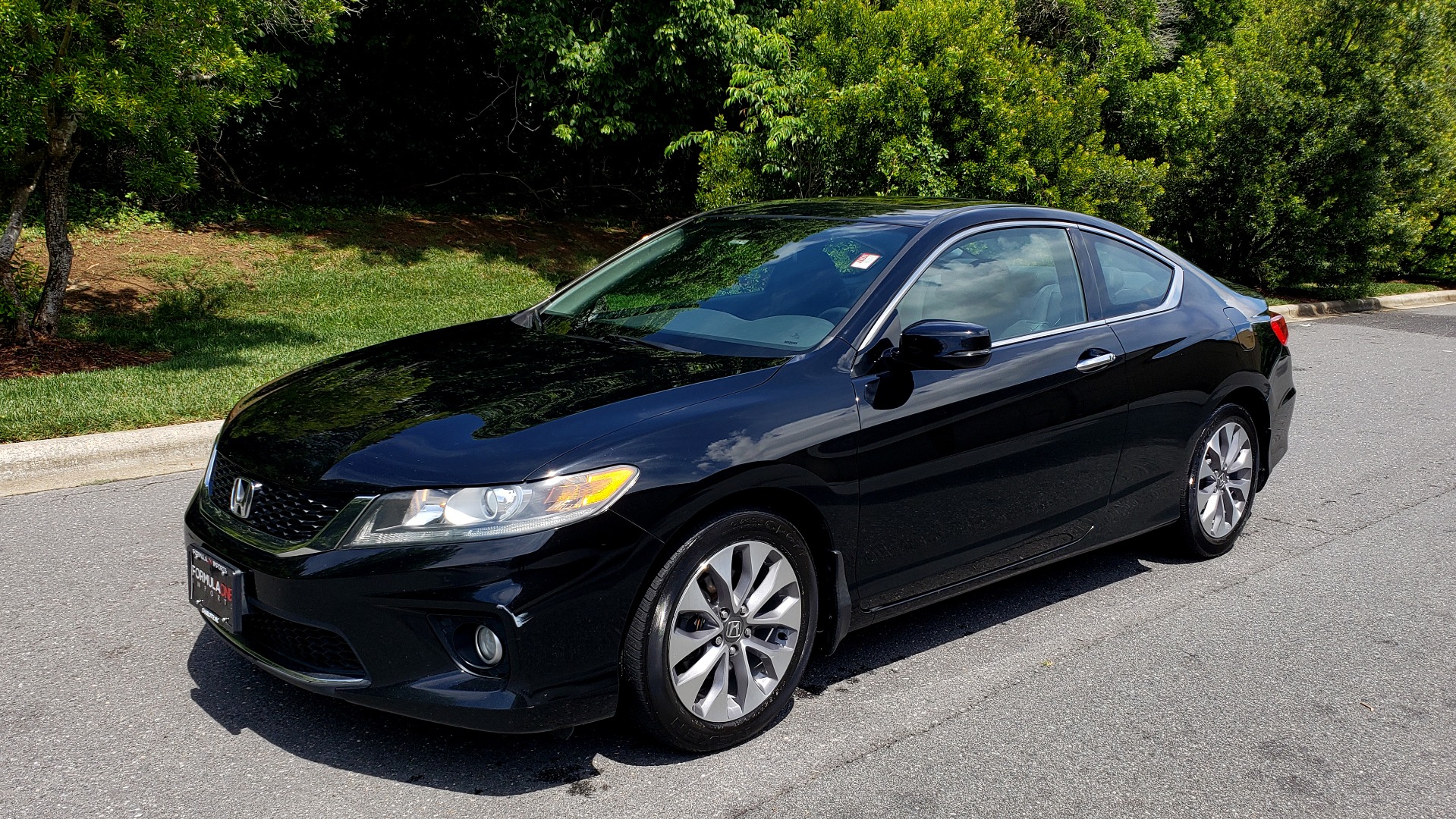Used 2014 Honda ACCORD COUPE EX-L / 4-CYL / AUTO / SUNROOF / LEATHER / HEATED SEATS for sale Sold at Formula Imports in Charlotte NC 28227 1