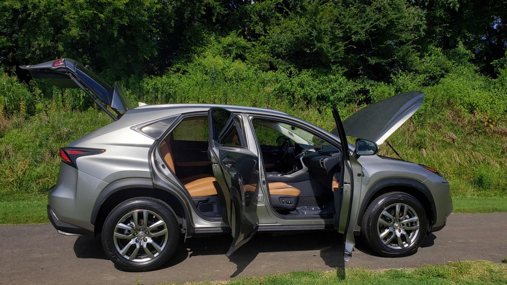 Used 2016 Lexus NX 200T FWD / PREMIUM PKG / SUNROOF / BSM / REARVIEW for sale Sold at Formula Imports in Charlotte NC 28227 16