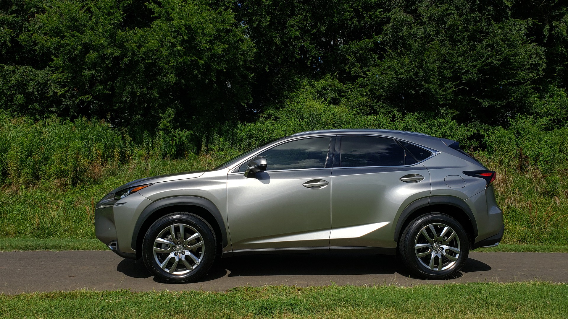 Used 2016 Lexus NX 200T FWD / PREMIUM PKG / SUNROOF / BSM / REARVIEW for sale Sold at Formula Imports in Charlotte NC 28227 2