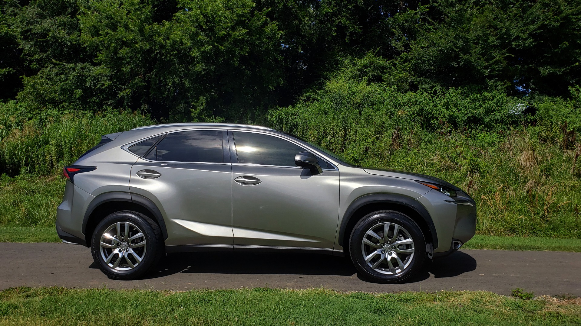 Used 2016 Lexus NX 200T FWD / PREMIUM PKG / SUNROOF / BSM / REARVIEW for sale Sold at Formula Imports in Charlotte NC 28227 5