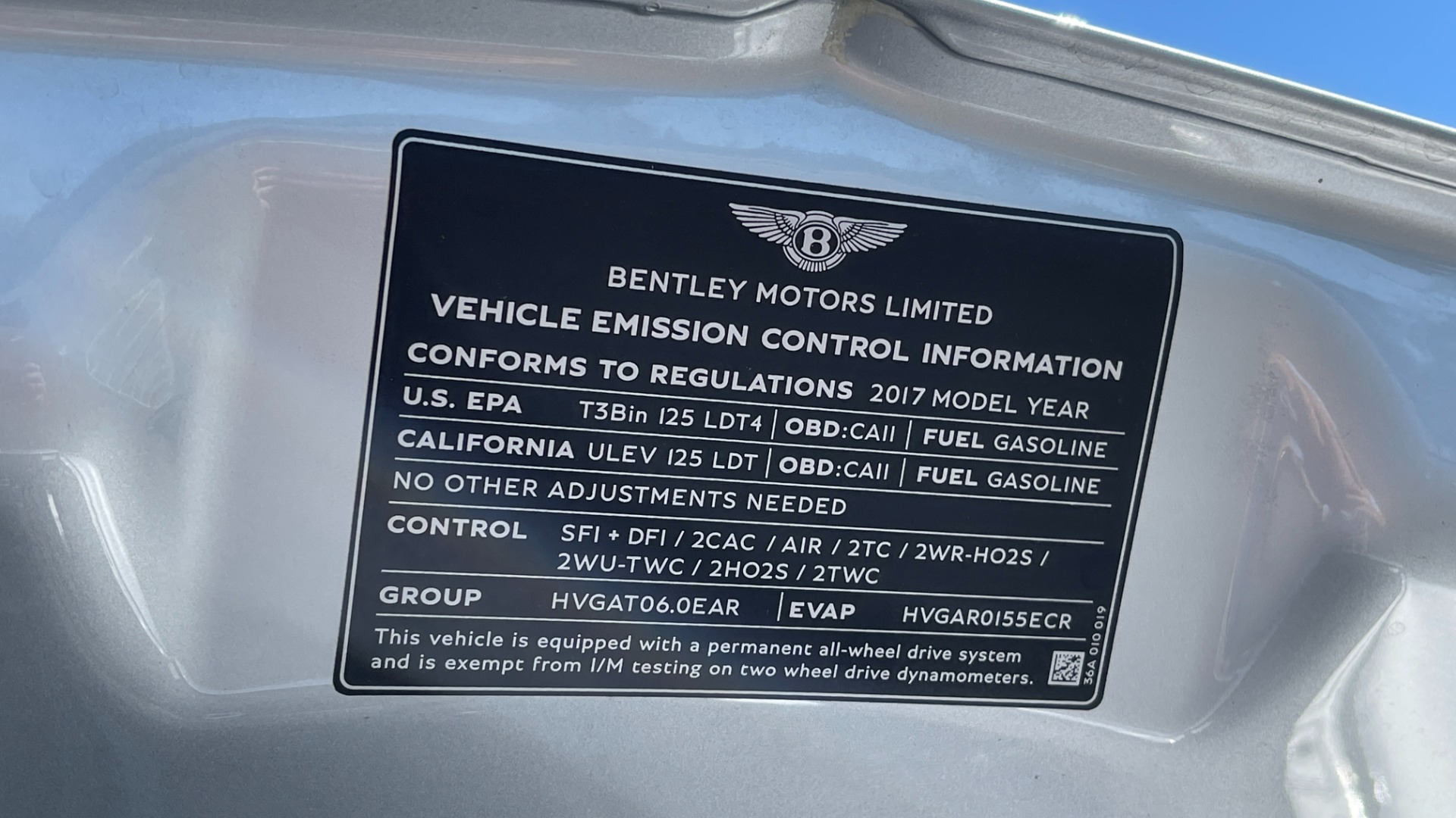 Used 2017 Bentley BENTAYGA W12 / NAV / SUNROOF / TOURING / ENTERTAINMENT / REARVIEW for sale Sold at Formula Imports in Charlotte NC 28227 13