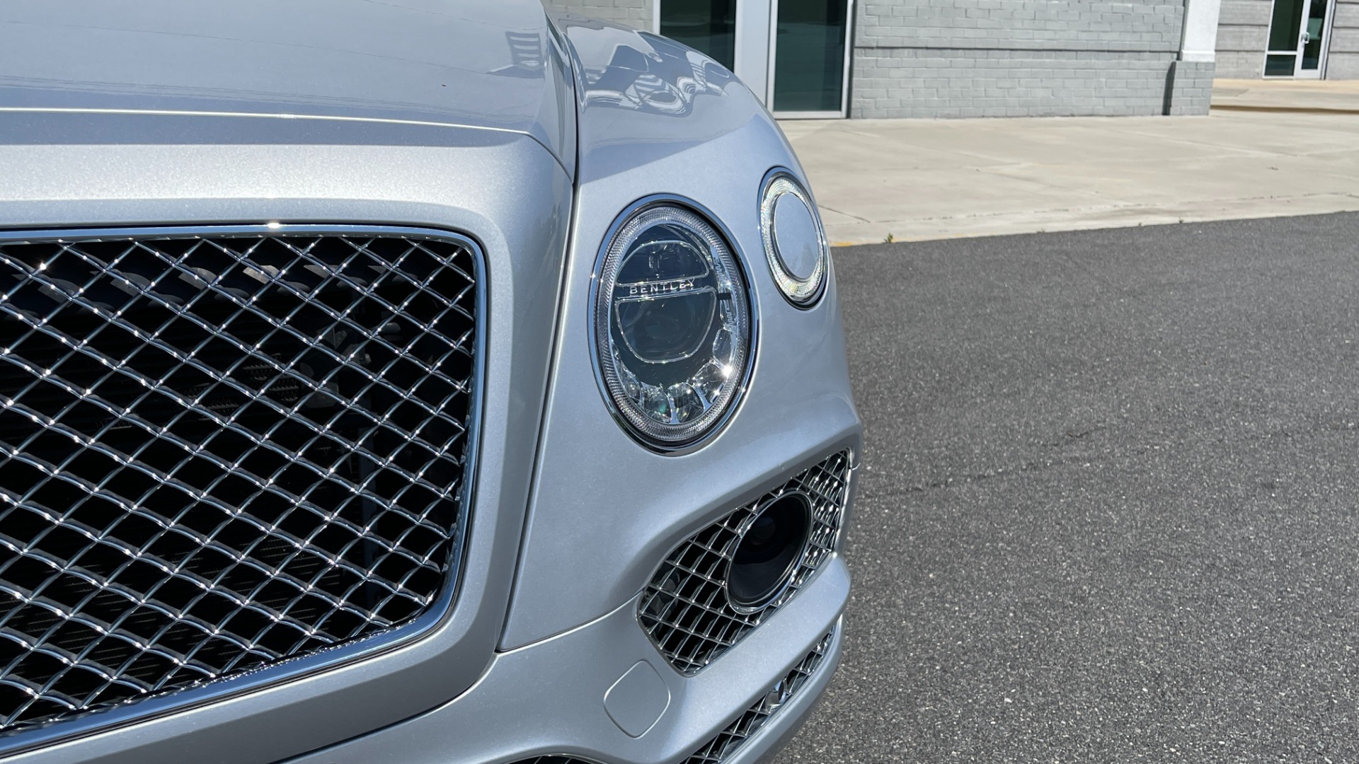 Used 2017 Bentley BENTAYGA W12 / NAV / SUNROOF / TOURING / ENTERTAINMENT / REARVIEW for sale Sold at Formula Imports in Charlotte NC 28227 15