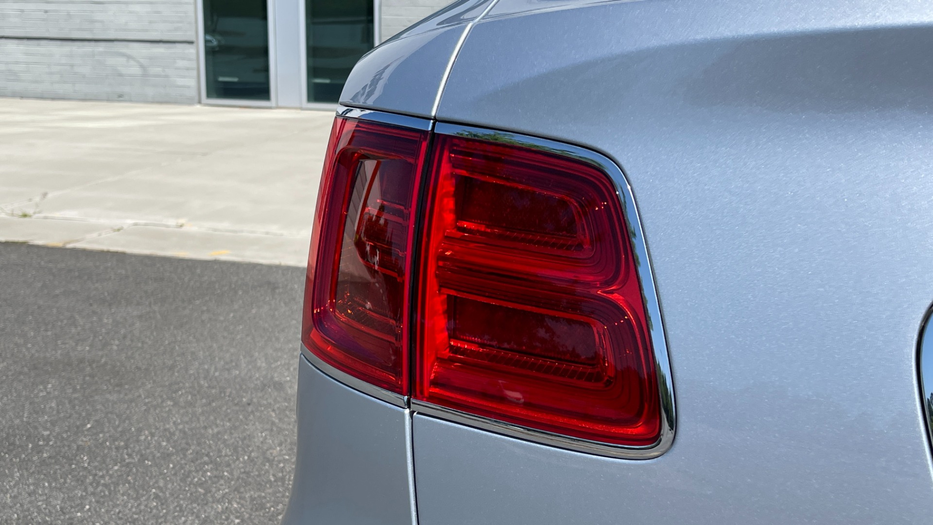Used 2017 Bentley BENTAYGA W12 / NAV / SUNROOF / TOURING / ENTERTAINMENT / REARVIEW for sale Sold at Formula Imports in Charlotte NC 28227 16
