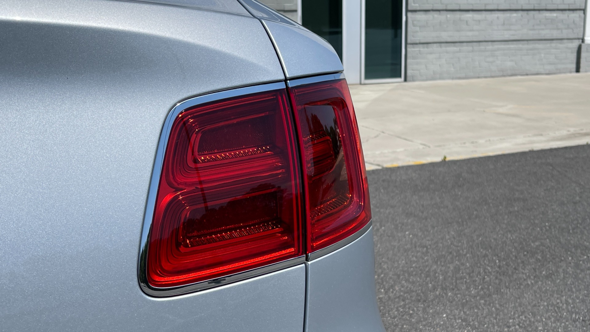 Used 2017 Bentley BENTAYGA W12 / NAV / SUNROOF / TOURING / ENTERTAINMENT / REARVIEW for sale Sold at Formula Imports in Charlotte NC 28227 17