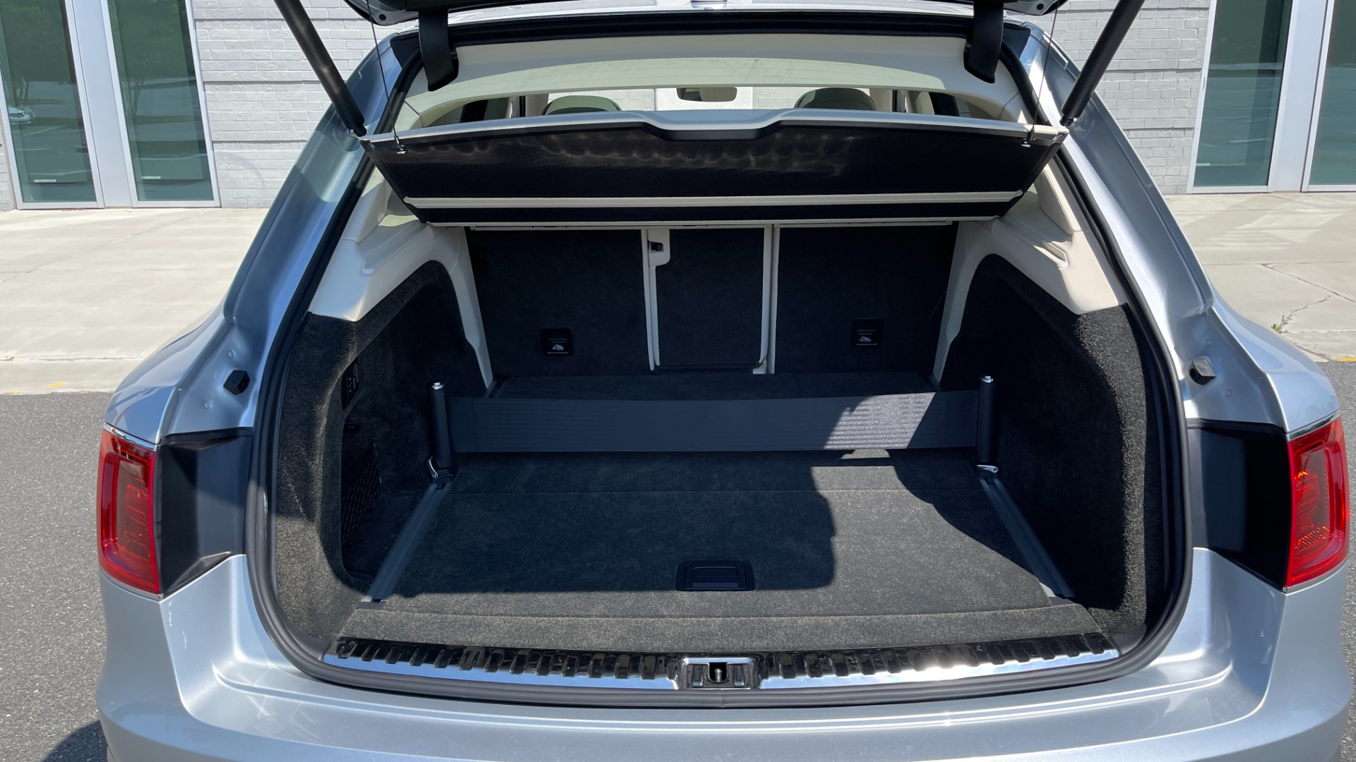 Used 2017 Bentley BENTAYGA W12 / NAV / SUNROOF / TOURING / ENTERTAINMENT / REARVIEW for sale Sold at Formula Imports in Charlotte NC 28227 18