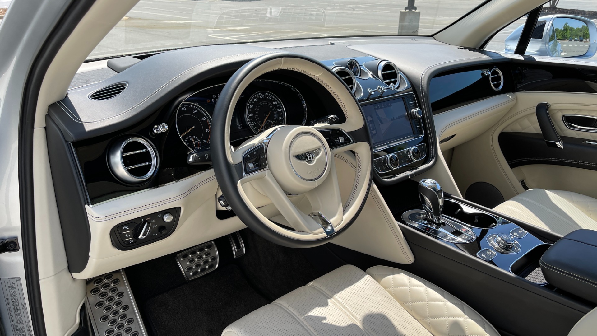 Used 2017 Bentley BENTAYGA W12 / NAV / SUNROOF / TOURING / ENTERTAINMENT / REARVIEW for sale Sold at Formula Imports in Charlotte NC 28227 27