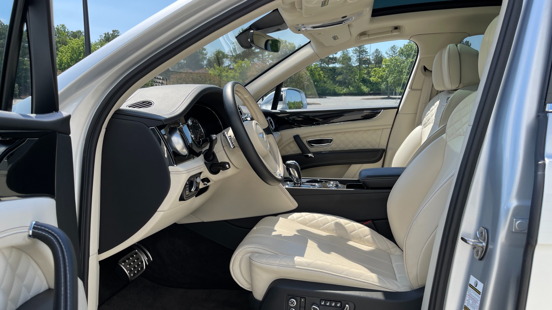 Used 2017 Bentley BENTAYGA W12 / NAV / SUNROOF / TOURING / ENTERTAINMENT / REARVIEW for sale Sold at Formula Imports in Charlotte NC 28227 28