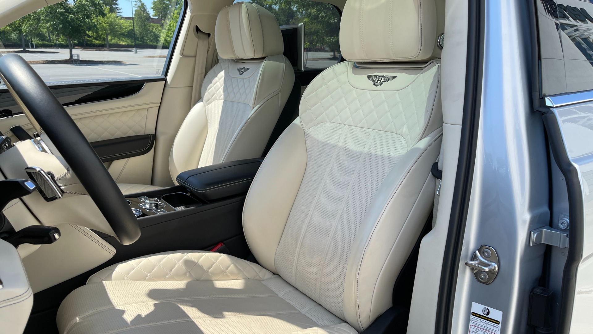Used 2017 Bentley BENTAYGA W12 / NAV / SUNROOF / TOURING / ENTERTAINMENT / REARVIEW for sale Sold at Formula Imports in Charlotte NC 28227 30