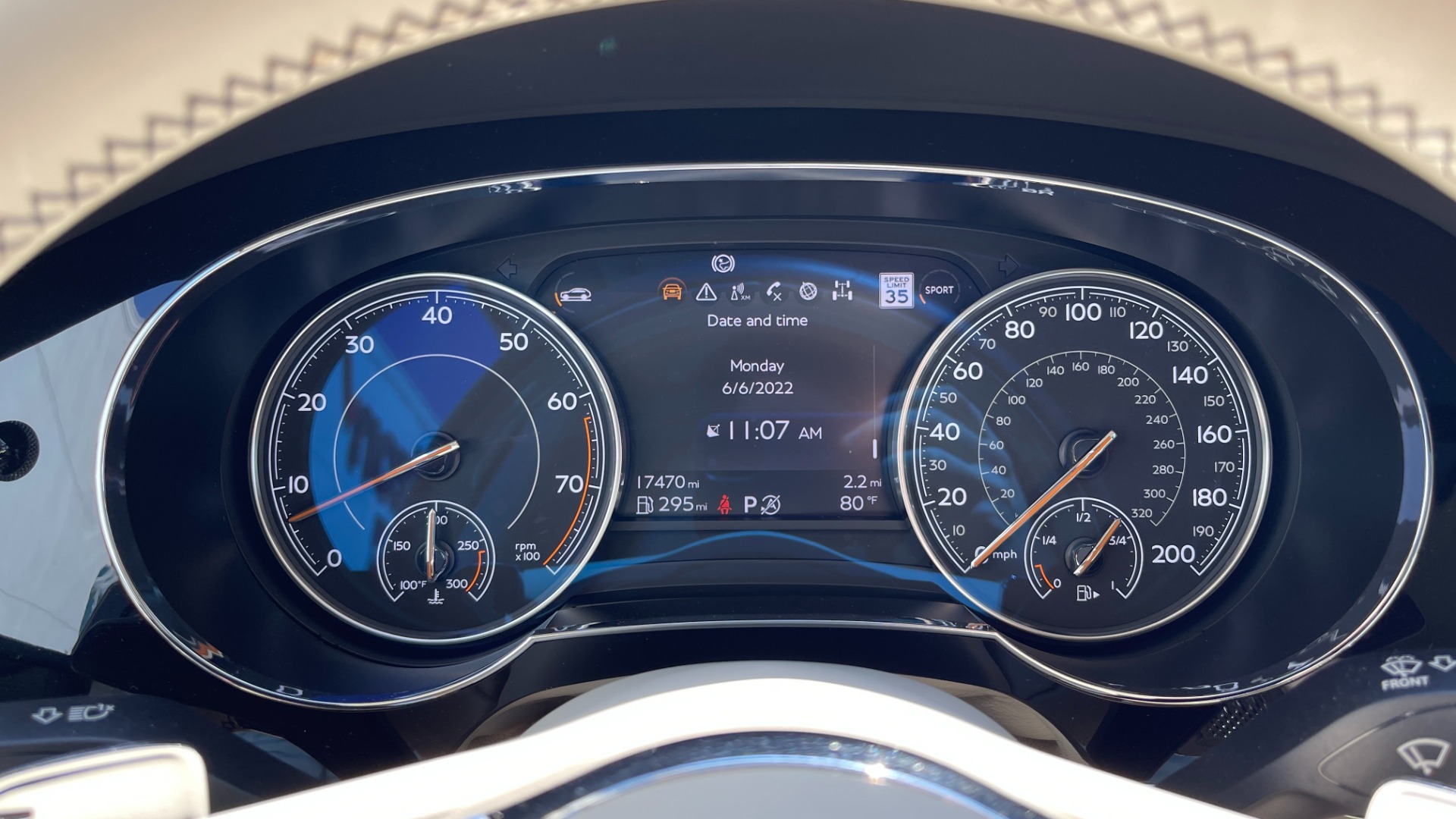 Used 2017 Bentley BENTAYGA W12 / NAV / SUNROOF / TOURING / ENTERTAINMENT / REARVIEW for sale Sold at Formula Imports in Charlotte NC 28227 36