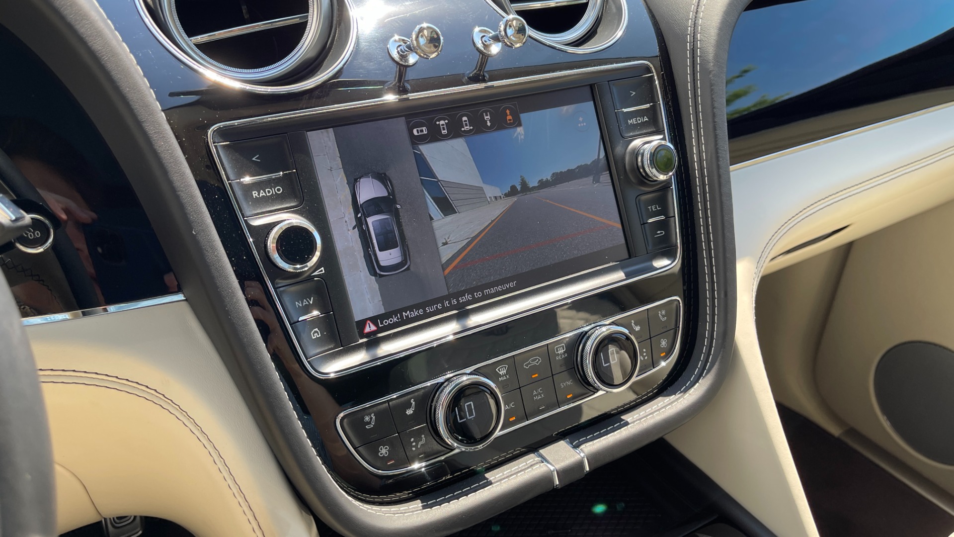 Used 2017 Bentley BENTAYGA W12 / NAV / SUNROOF / TOURING / ENTERTAINMENT / REARVIEW for sale Sold at Formula Imports in Charlotte NC 28227 38