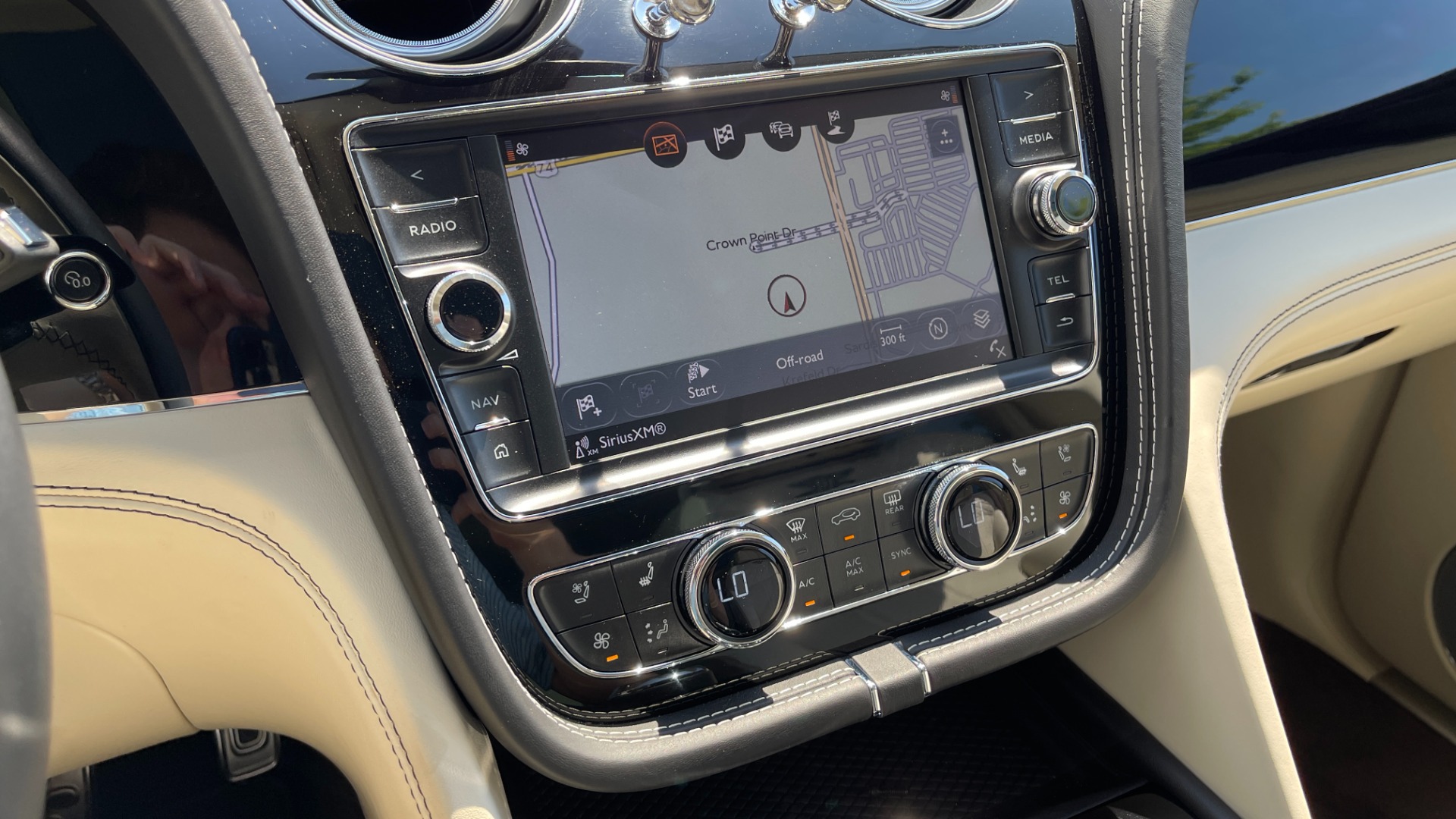 Used 2017 Bentley BENTAYGA W12 / NAV / SUNROOF / TOURING / ENTERTAINMENT / REARVIEW for sale Sold at Formula Imports in Charlotte NC 28227 40