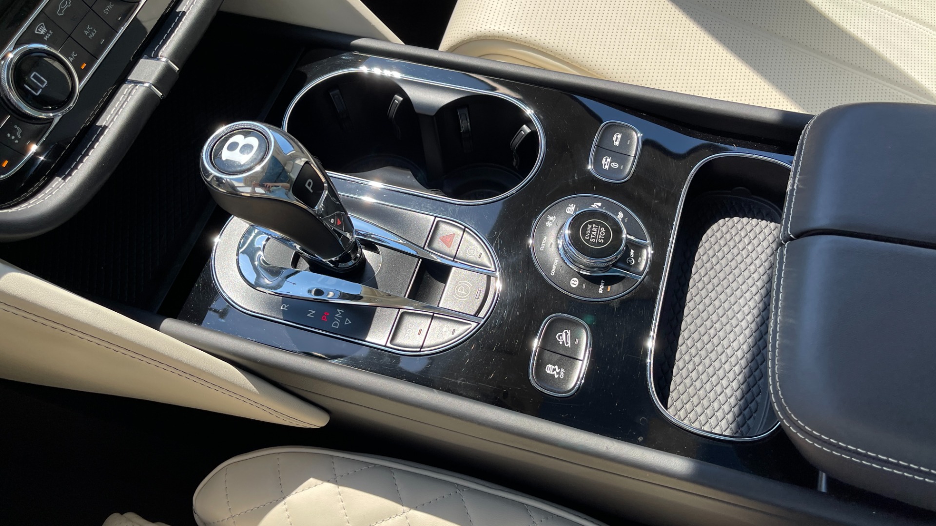 Used 2017 Bentley BENTAYGA W12 / NAV / SUNROOF / TOURING / ENTERTAINMENT / REARVIEW for sale Sold at Formula Imports in Charlotte NC 28227 41