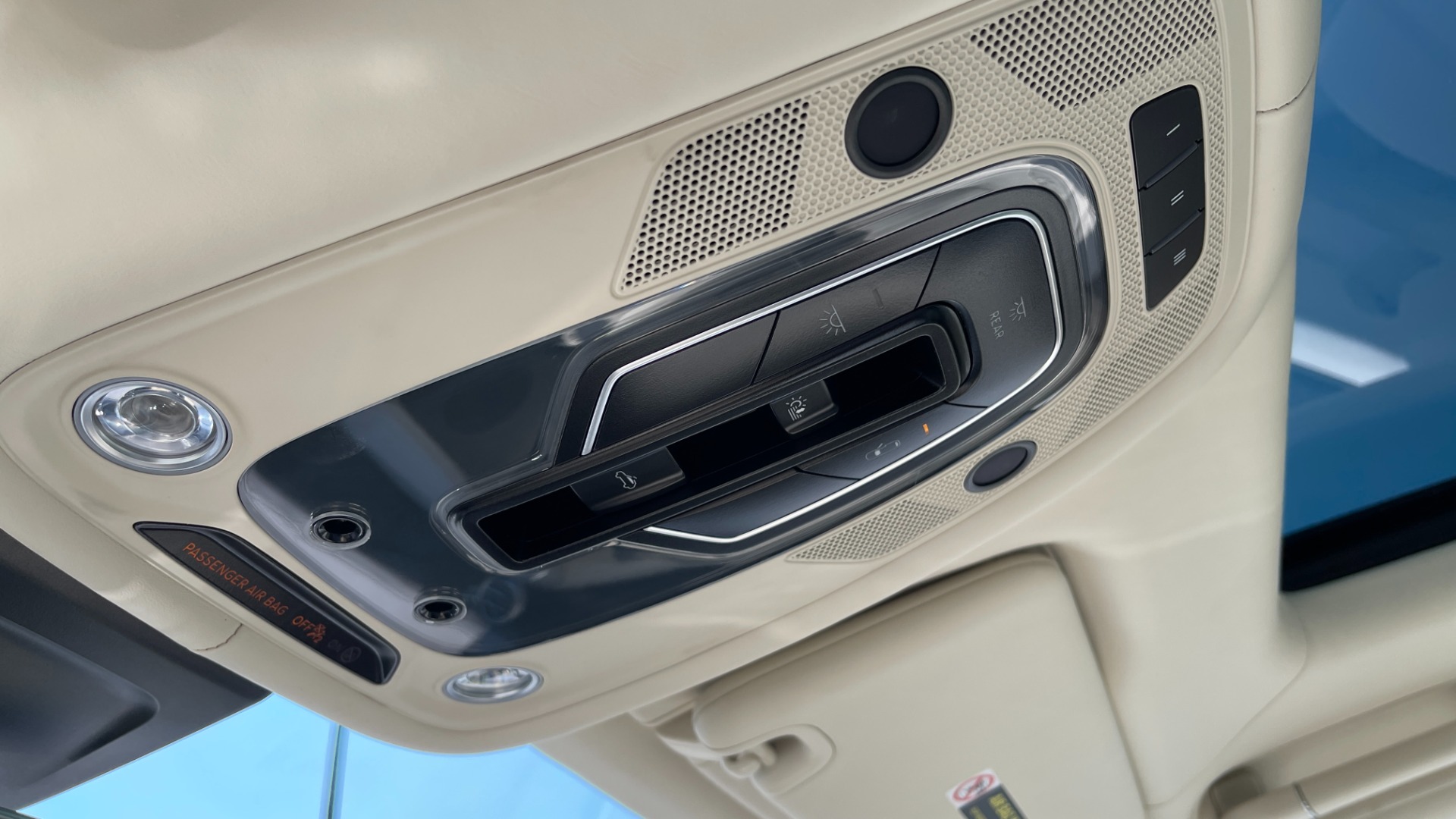 Used 2017 Bentley BENTAYGA W12 / NAV / SUNROOF / TOURING / ENTERTAINMENT / REARVIEW for sale Sold at Formula Imports in Charlotte NC 28227 46