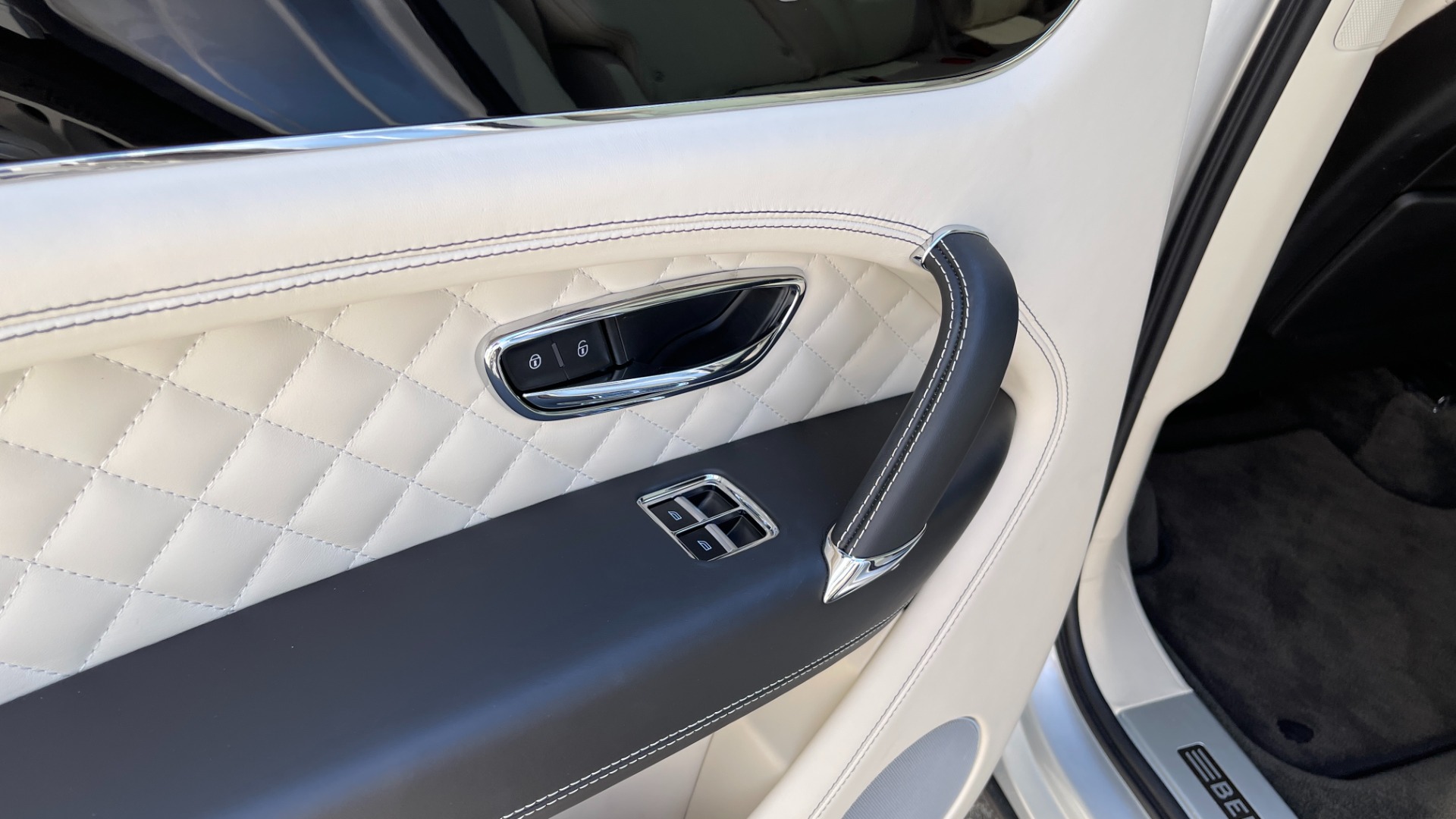 Used 2017 Bentley BENTAYGA W12 / NAV / SUNROOF / TOURING / ENTERTAINMENT / REARVIEW for sale Sold at Formula Imports in Charlotte NC 28227 49