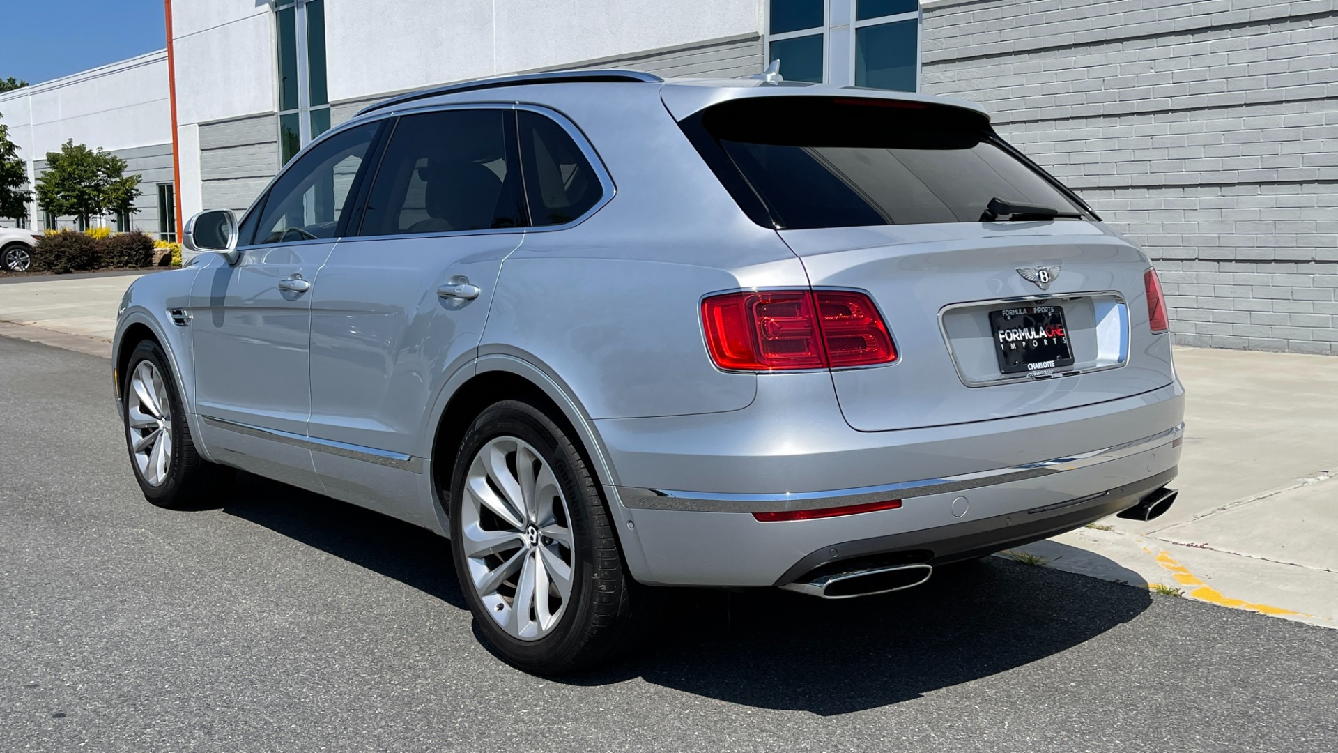 Used 2017 Bentley BENTAYGA W12 / NAV / SUNROOF / TOURING / ENTERTAINMENT / REARVIEW for sale Sold at Formula Imports in Charlotte NC 28227 5