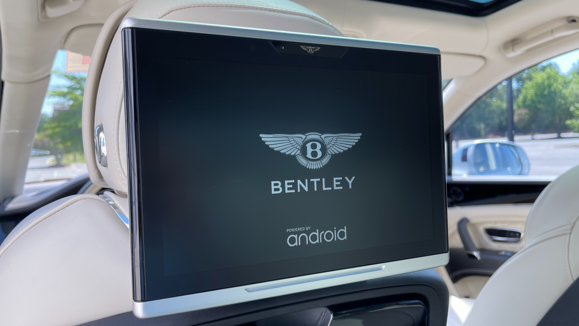 Used 2017 Bentley BENTAYGA W12 / NAV / SUNROOF / TOURING / ENTERTAINMENT / REARVIEW for sale Sold at Formula Imports in Charlotte NC 28227 55