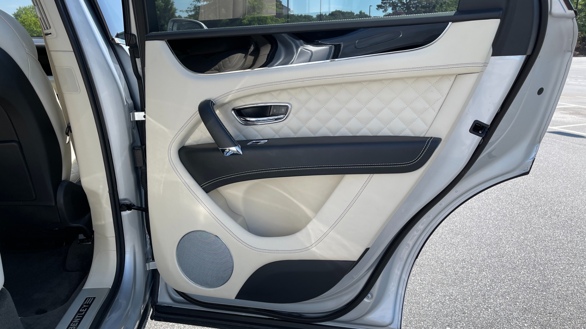 Used 2017 Bentley BENTAYGA W12 / NAV / SUNROOF / TOURING / ENTERTAINMENT / REARVIEW for sale Sold at Formula Imports in Charlotte NC 28227 61