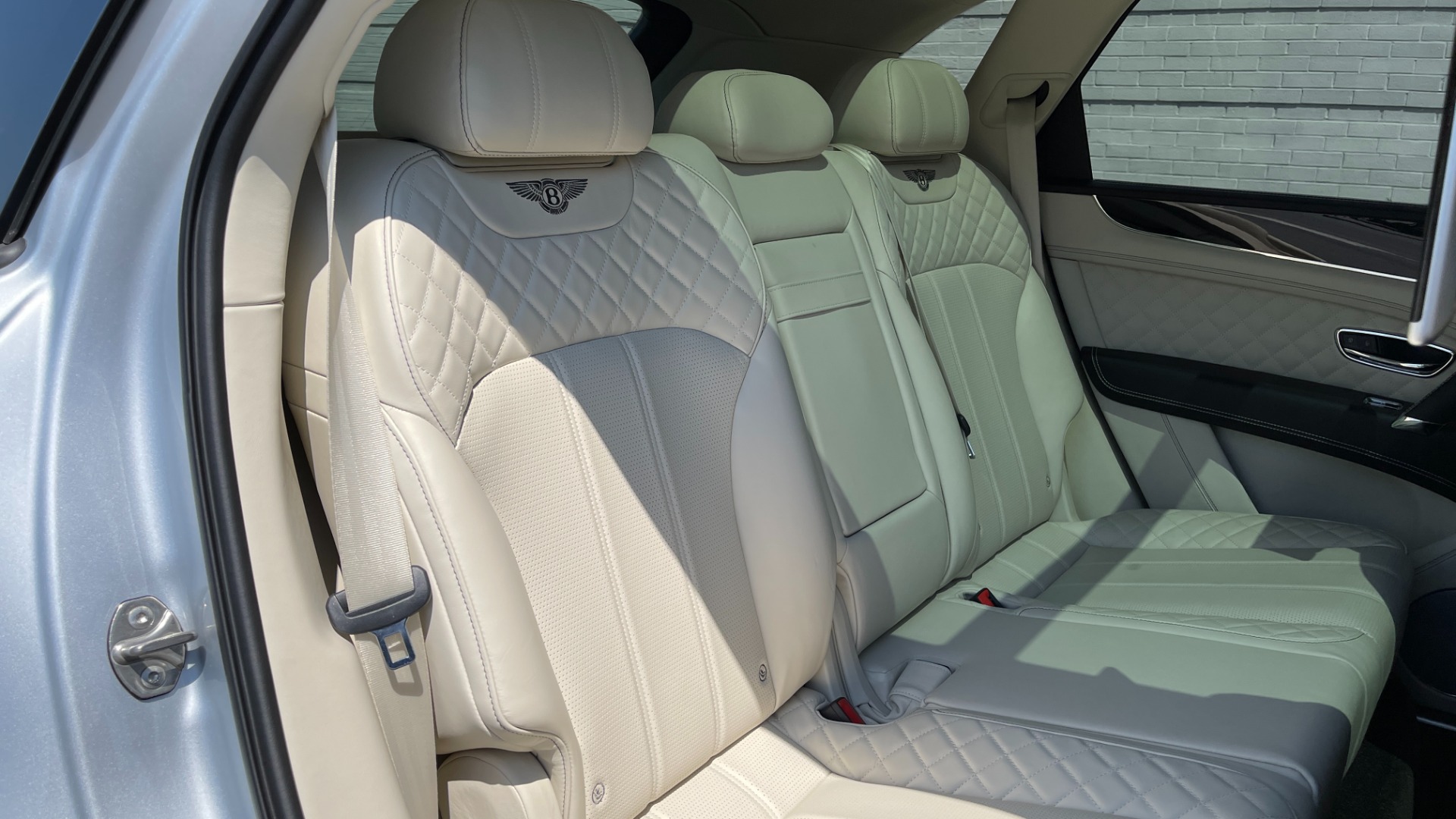 Used 2017 Bentley BENTAYGA W12 / NAV / SUNROOF / TOURING / ENTERTAINMENT / REARVIEW for sale Sold at Formula Imports in Charlotte NC 28227 66
