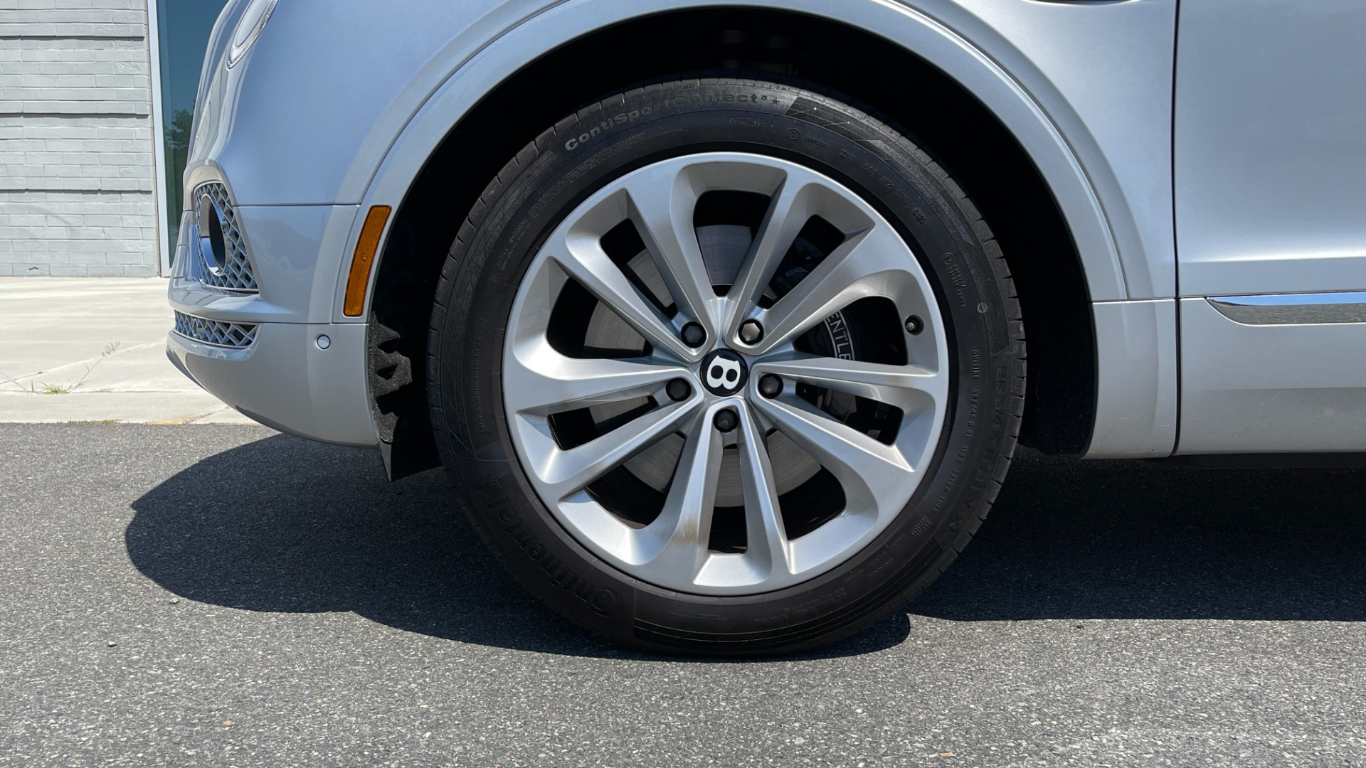Used 2017 Bentley BENTAYGA W12 / NAV / SUNROOF / TOURING / ENTERTAINMENT / REARVIEW for sale Sold at Formula Imports in Charlotte NC 28227 72