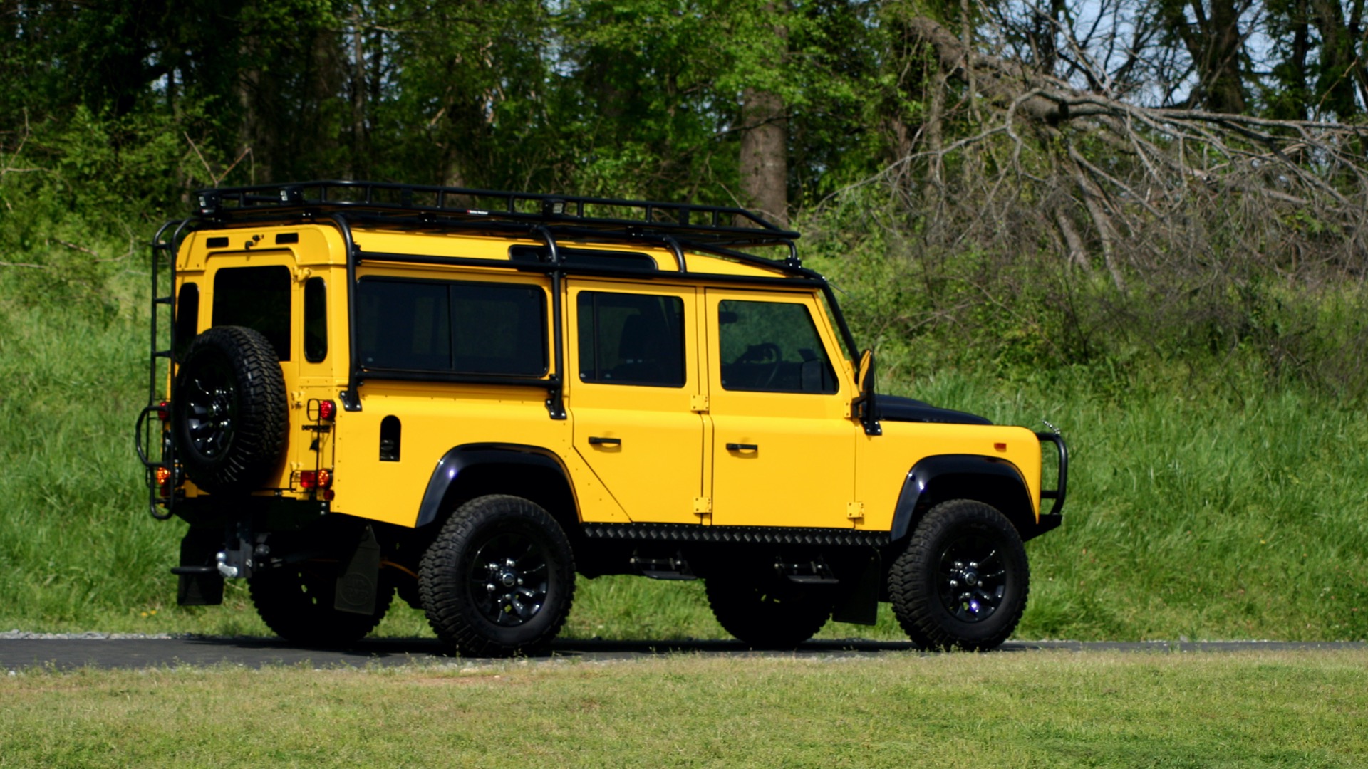 Used 1989 Land Rover DEFENDER 110 4x4 CUSTOM / FULLY RESTORED / FUEL INJECTION V8 / 5-SPD MANUAL for sale Sold at Formula Imports in Charlotte NC 28227 10