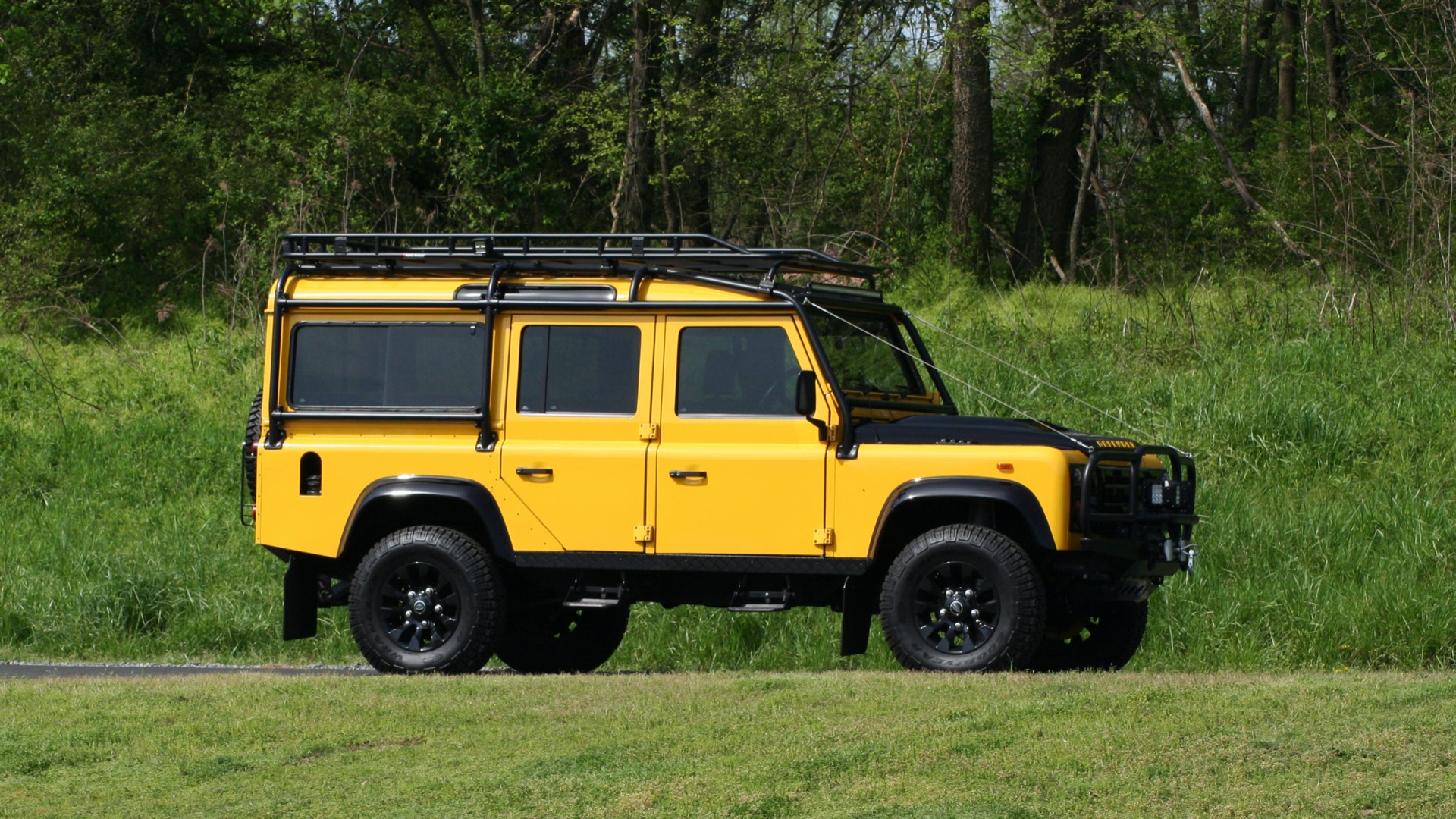 Used 1989 Land Rover DEFENDER 110 4x4 CUSTOM / FULLY RESTORED / FUEL INJECTION V8 / 5-SPD MANUAL for sale Sold at Formula Imports in Charlotte NC 28227 15