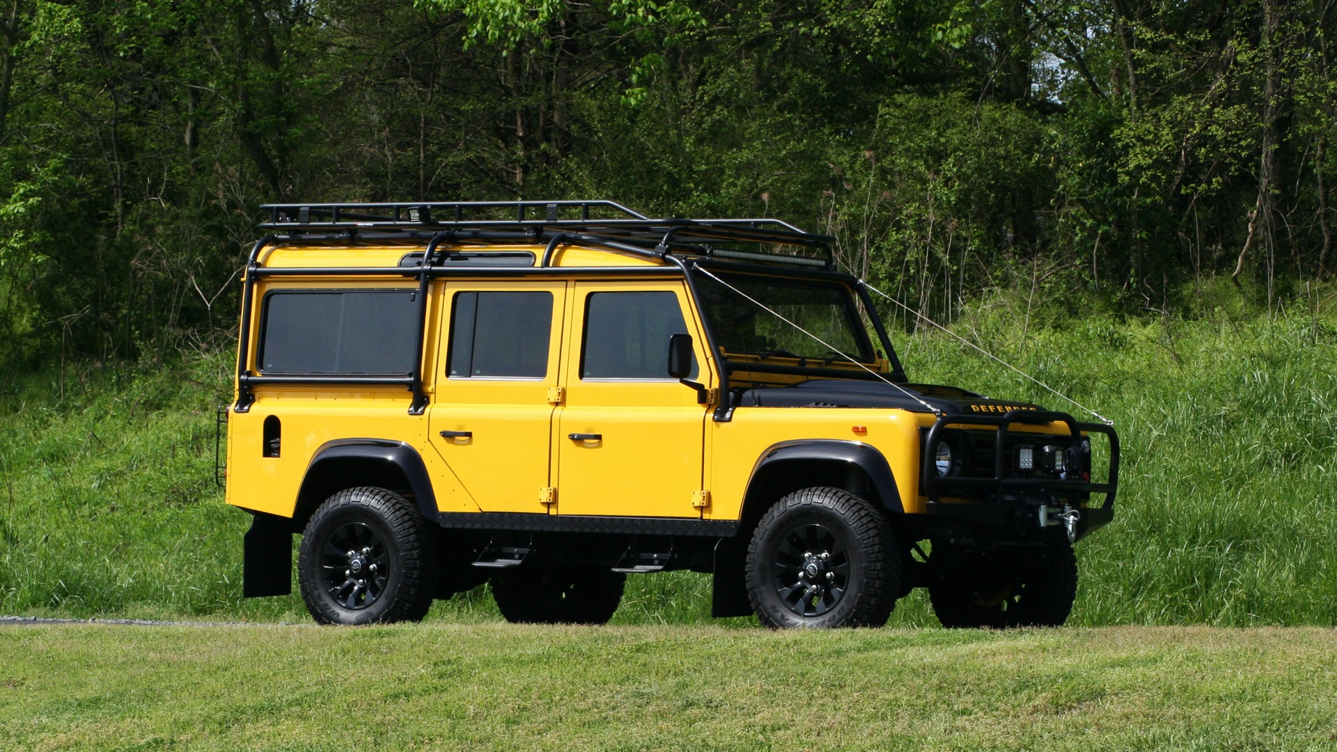 Used 1989 Land Rover DEFENDER 110 4x4 CUSTOM / FULLY RESTORED / FUEL INJECTION V8 / 5-SPD MANUAL for sale Sold at Formula Imports in Charlotte NC 28227 16