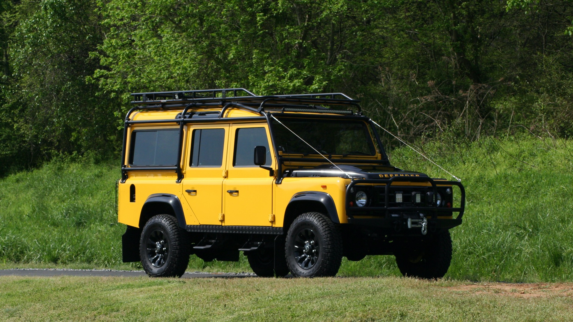 Used 1989 Land Rover DEFENDER 110 4x4 CUSTOM / FULLY RESTORED / FUEL INJECTION V8 / 5-SPD MANUAL for sale Sold at Formula Imports in Charlotte NC 28227 17