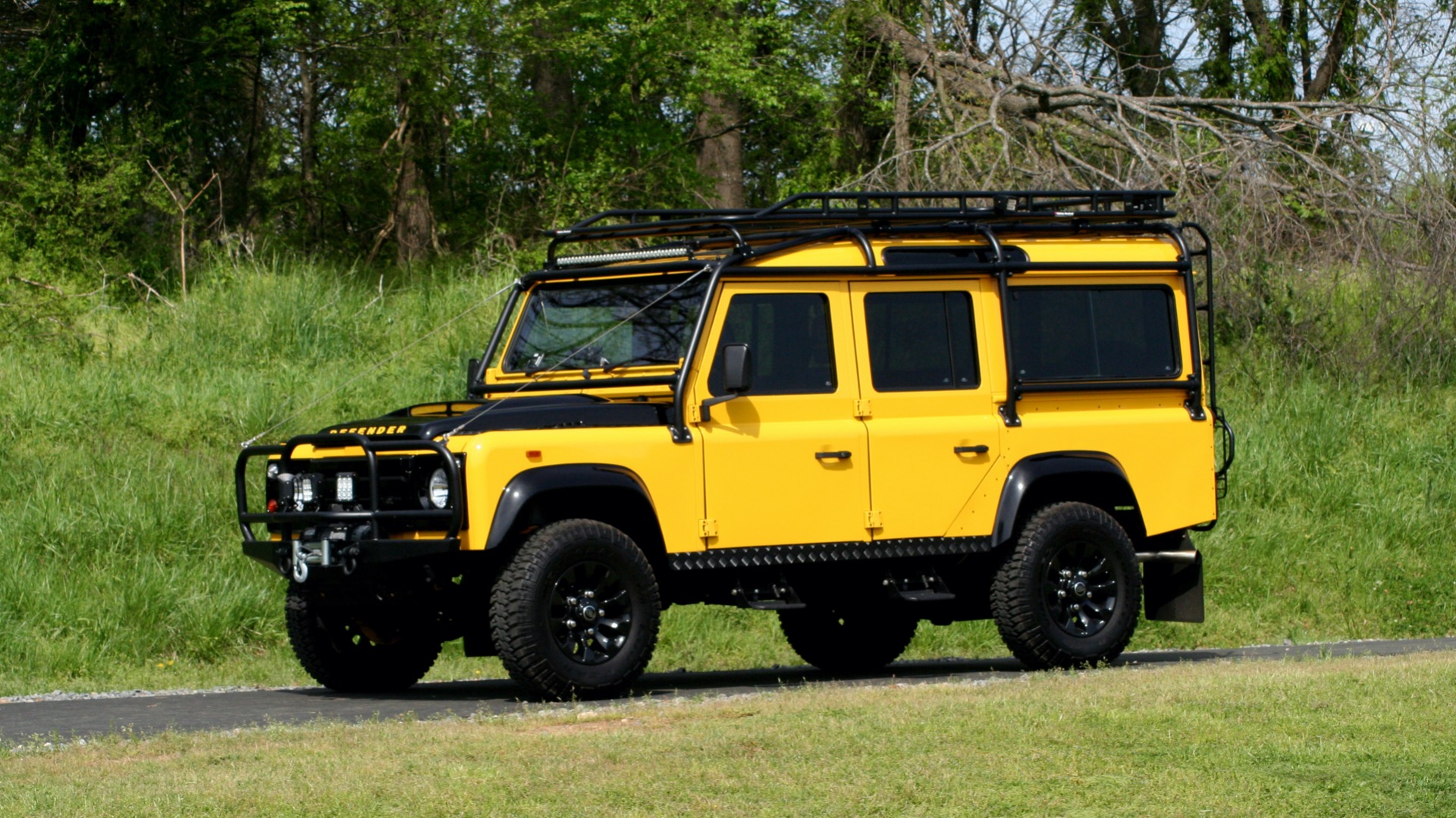 Used 1989 Land Rover DEFENDER 110 4x4 CUSTOM / FULLY RESTORED / FUEL INJECTION V8 / 5-SPD MANUAL for sale Sold at Formula Imports in Charlotte NC 28227 2