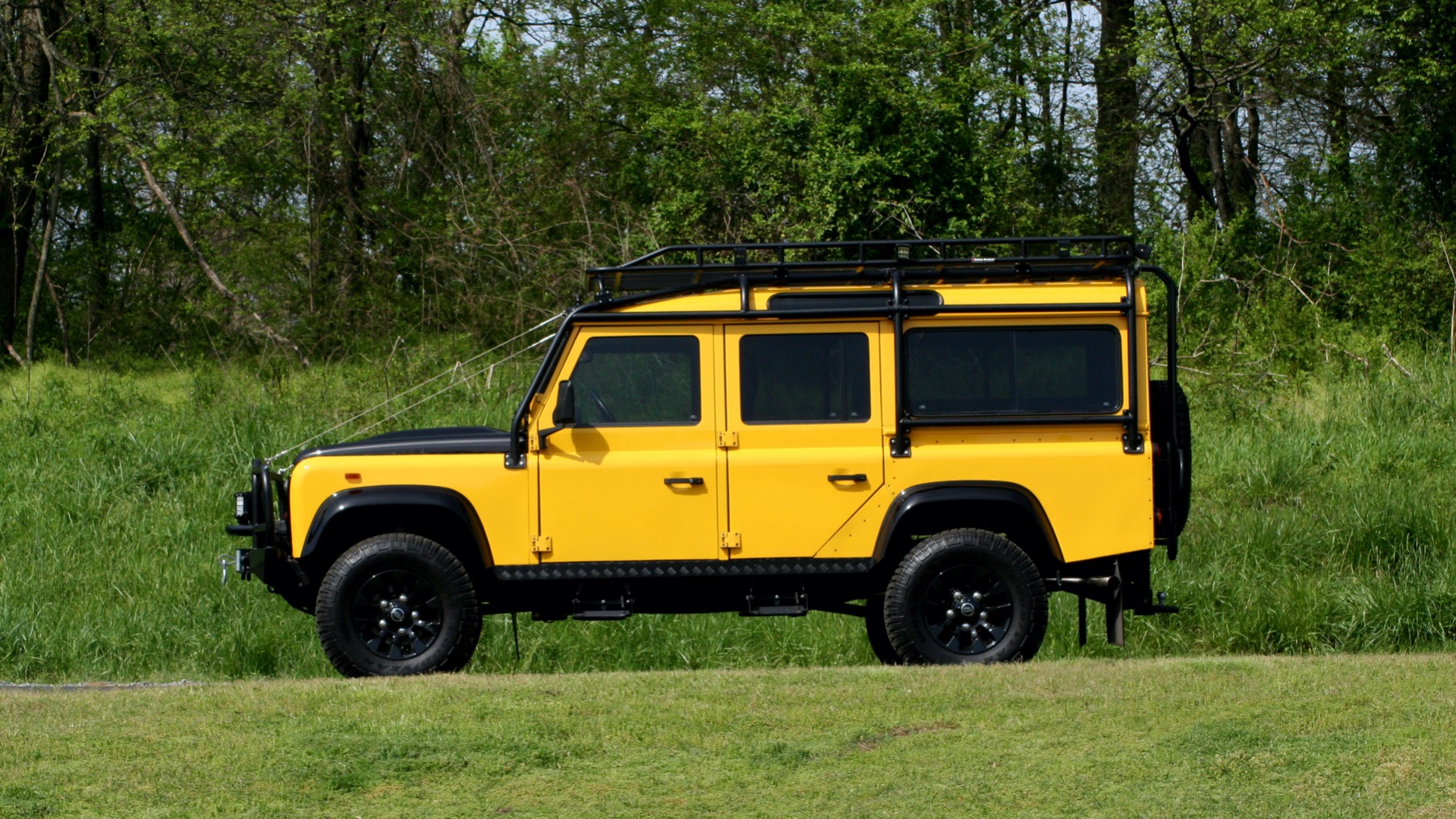 Used 1989 Land Rover DEFENDER 110 4x4 CUSTOM / FULLY RESTORED / FUEL INJECTION V8 / 5-SPD MANUAL for sale Sold at Formula Imports in Charlotte NC 28227 4