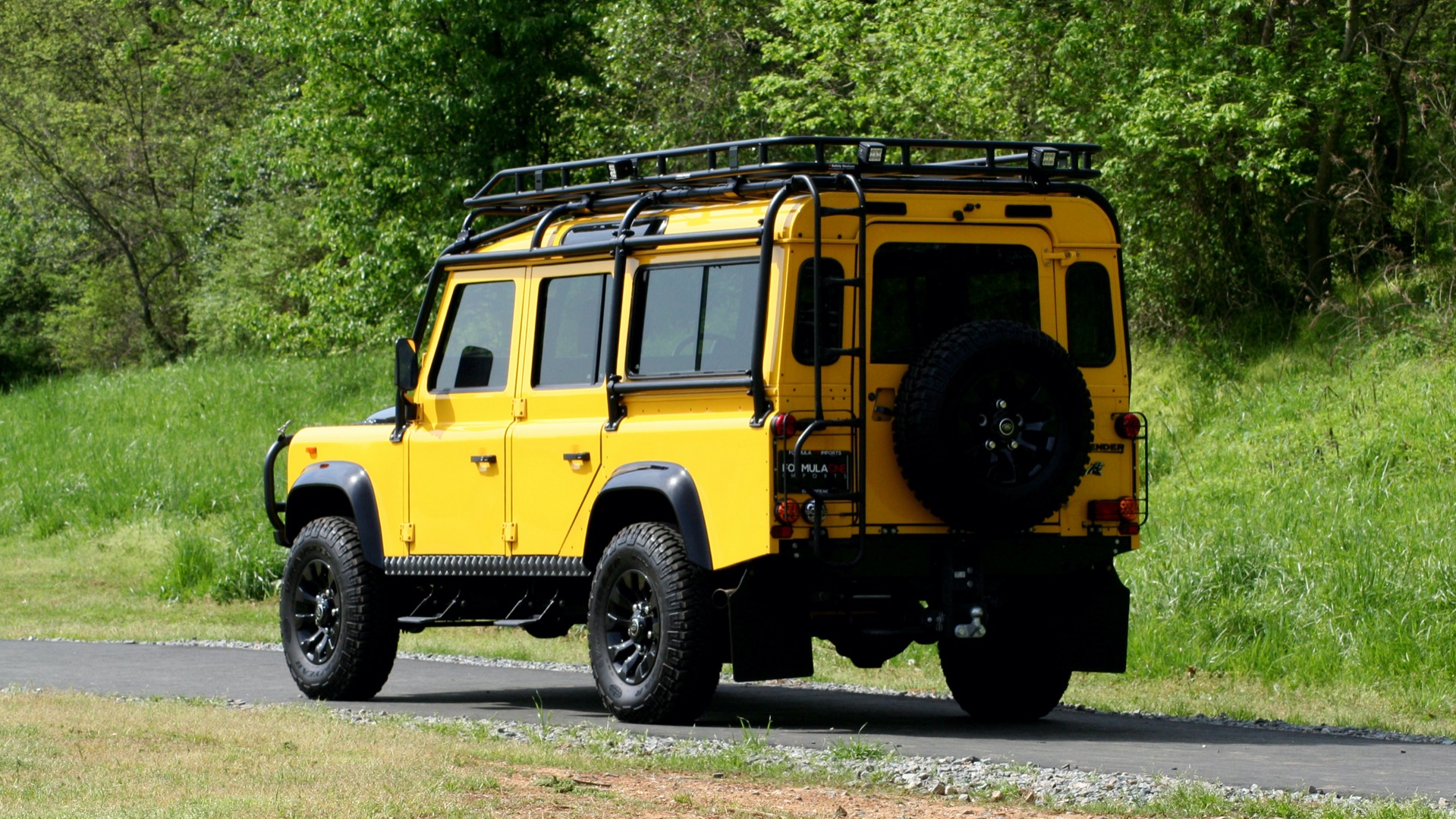Used 1989 Land Rover DEFENDER 110 4x4 CUSTOM / FULLY RESTORED / FUEL INJECTION V8 / 5-SPD MANUAL for sale Sold at Formula Imports in Charlotte NC 28227 7