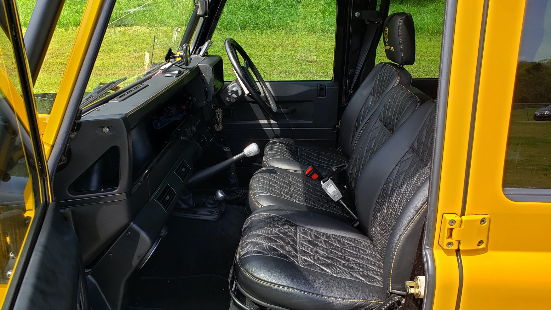 Used 1989 Land Rover DEFENDER 110 4x4 CUSTOM / FULLY RESTORED / FUEL INJECTION V8 / 5-SPD MANUAL for sale Sold at Formula Imports in Charlotte NC 28227 88