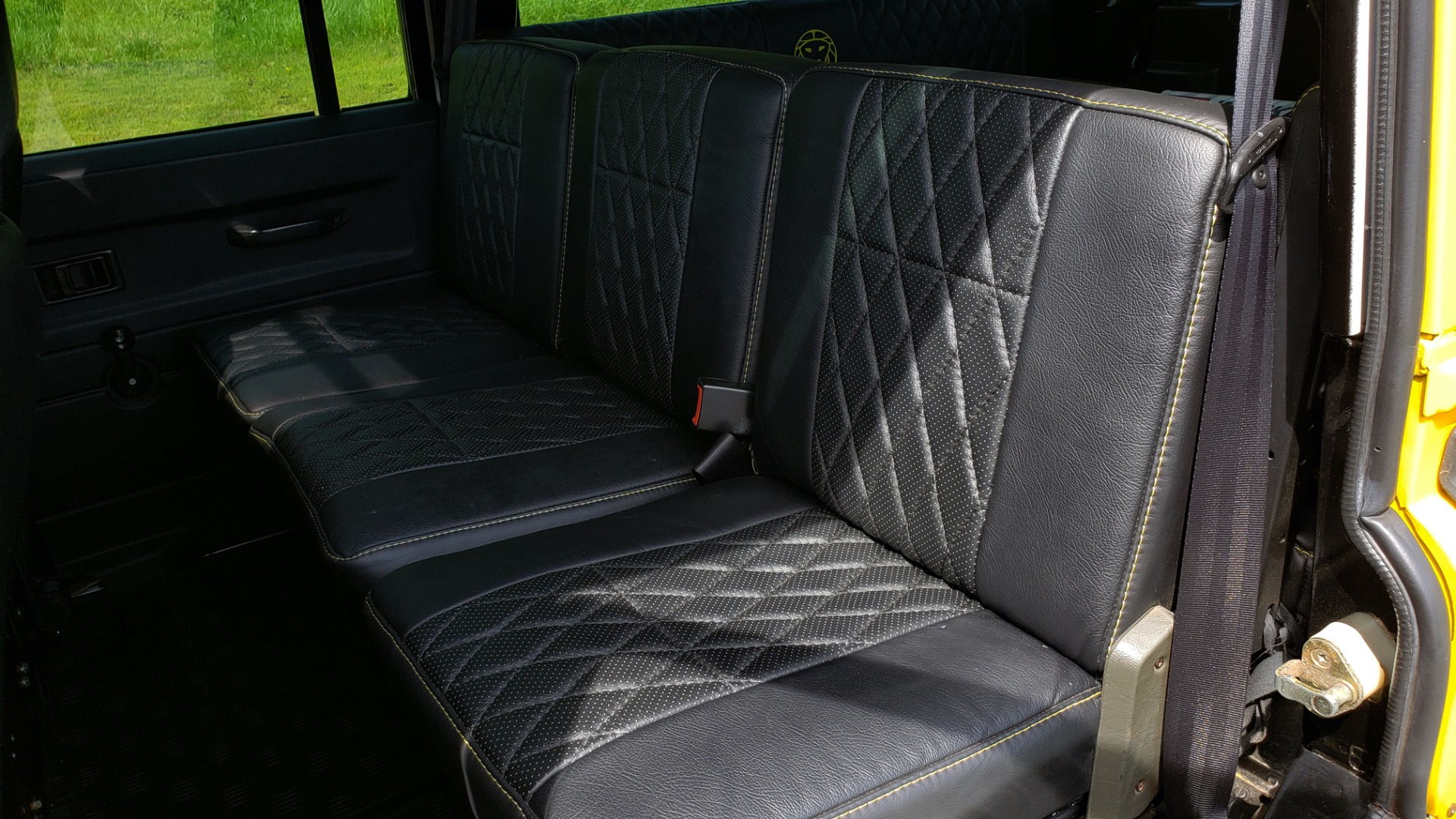 Used 1989 Land Rover DEFENDER 110 4x4 CUSTOM / FULLY RESTORED / FUEL INJECTION V8 / 5-SPD MANUAL for sale Sold at Formula Imports in Charlotte NC 28227 95