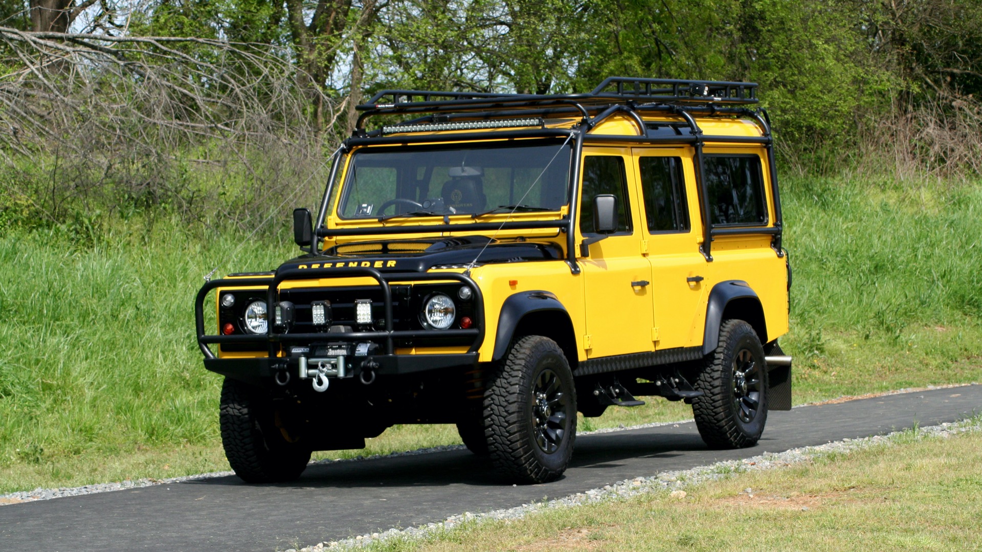 Used 1989 Land Rover DEFENDER 110 4x4 CUSTOM / FULLY RESTORED / FUEL INJECTION V8 / 5-SPD MANUAL for sale Sold at Formula Imports in Charlotte NC 28227 1