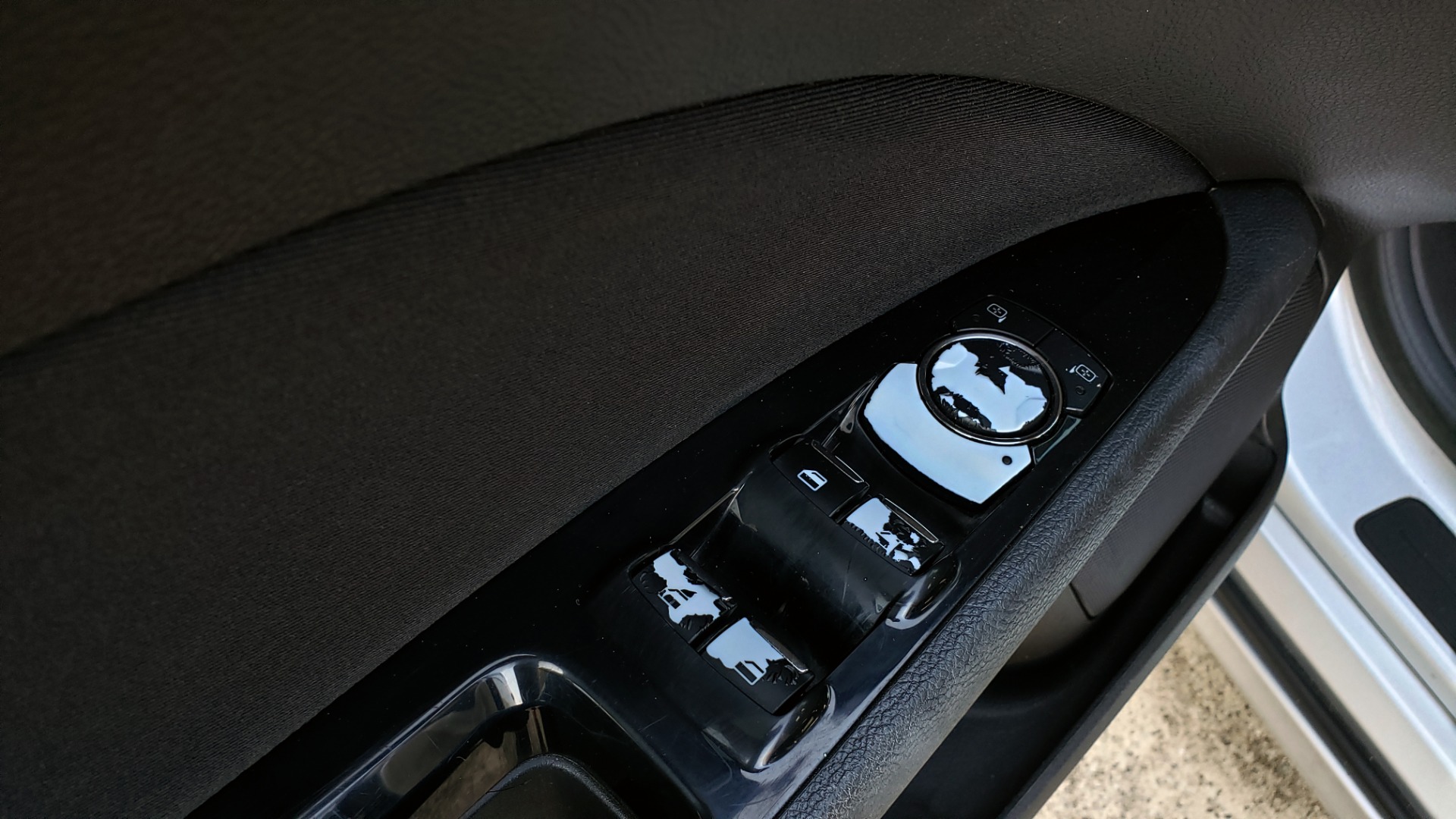 Used 2016 Ford FUSION SE SEDAN / 4-CYL / 6-SPD AUTO / CLOTH SEATS / REARVIEW for sale Sold at Formula Imports in Charlotte NC 28227 17