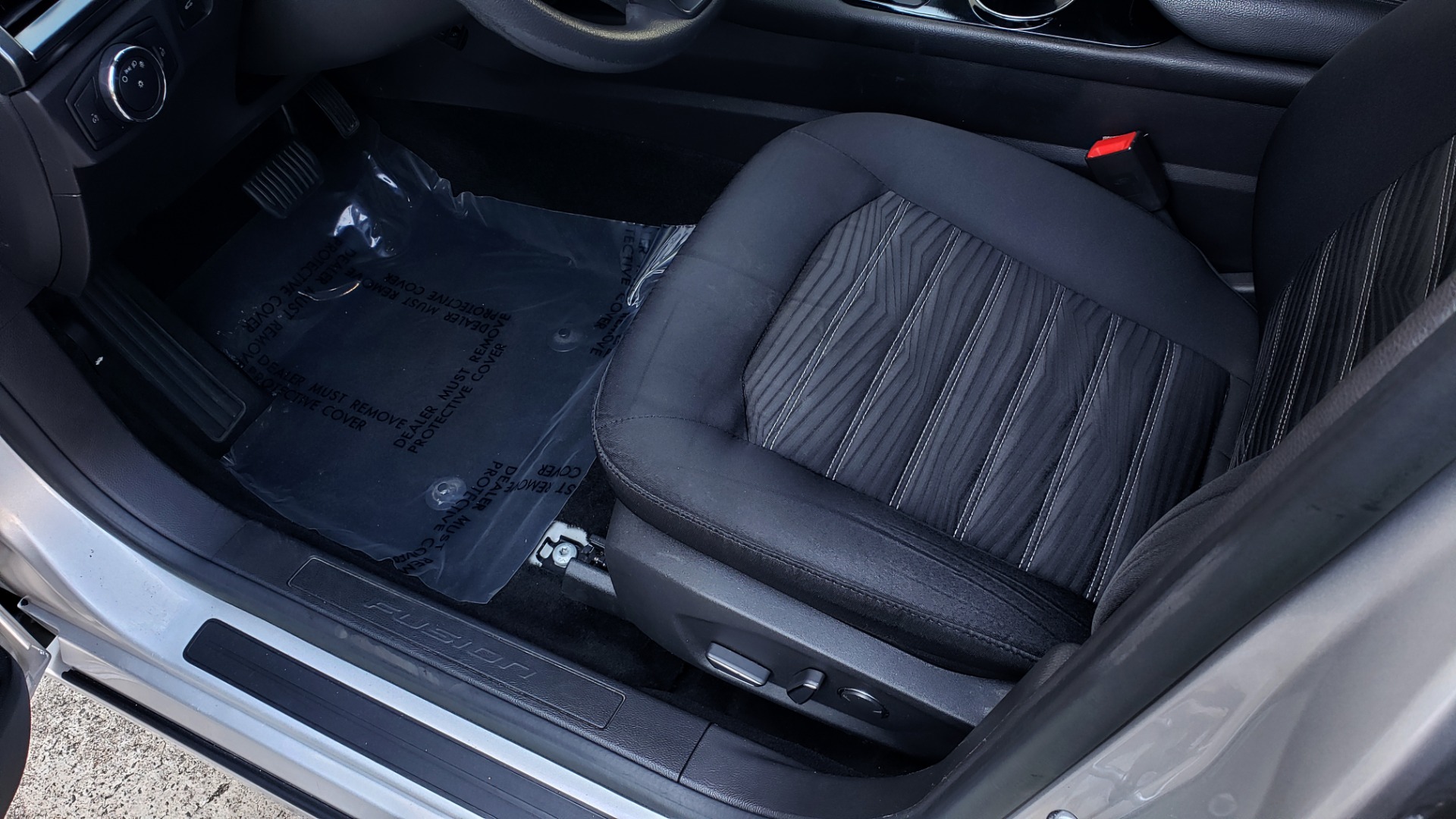Used 2016 Ford FUSION SE SEDAN / 4-CYL / 6-SPD AUTO / CLOTH SEATS / REARVIEW for sale Sold at Formula Imports in Charlotte NC 28227 18
