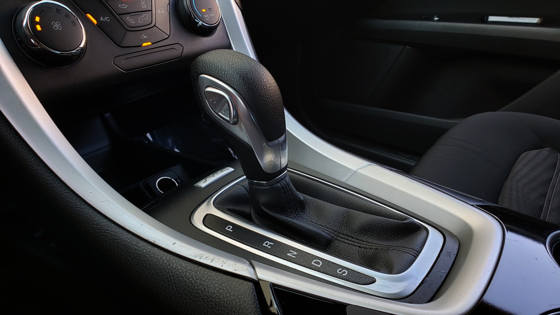 Used 2016 Ford FUSION SE SEDAN / 4-CYL / 6-SPD AUTO / CLOTH SEATS / REARVIEW for sale Sold at Formula Imports in Charlotte NC 28227 29