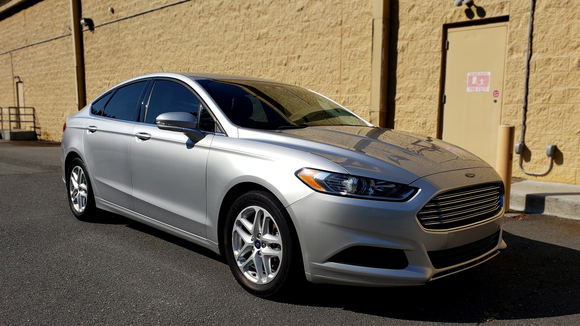 Used 2016 Ford FUSION SE SEDAN / 4-CYL / 6-SPD AUTO / CLOTH SEATS / REARVIEW for sale Sold at Formula Imports in Charlotte NC 28227 4