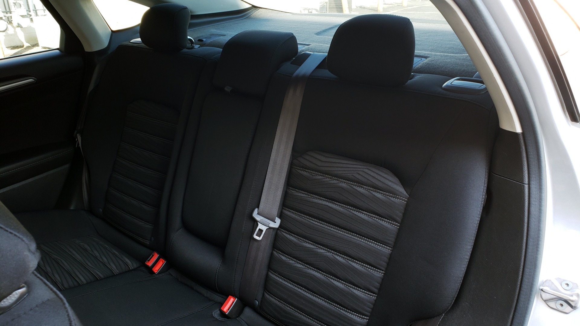 Used 2016 Ford FUSION SE SEDAN / 4-CYL / 6-SPD AUTO / CLOTH SEATS / REARVIEW for sale Sold at Formula Imports in Charlotte NC 28227 42