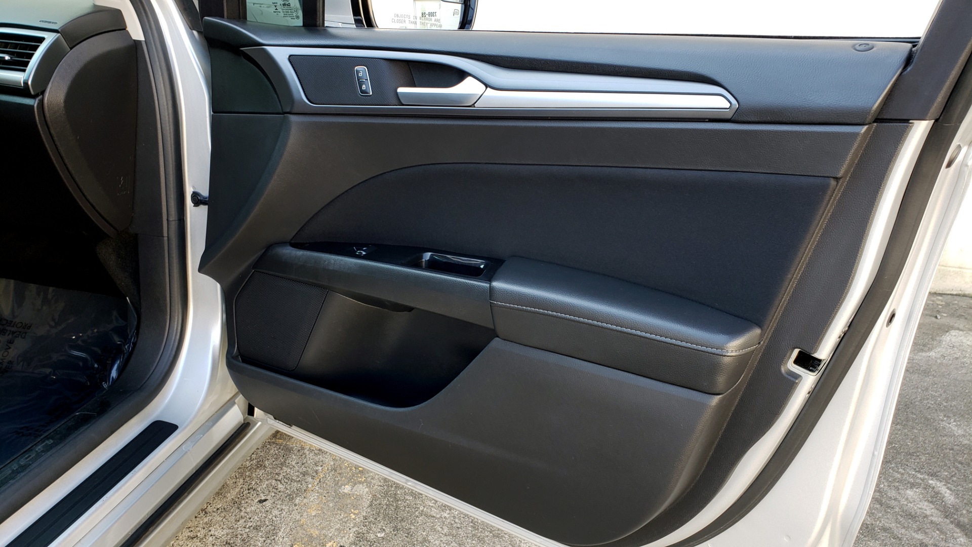 Used 2016 Ford FUSION SE SEDAN / 4-CYL / 6-SPD AUTO / CLOTH SEATS / REARVIEW for sale Sold at Formula Imports in Charlotte NC 28227 43