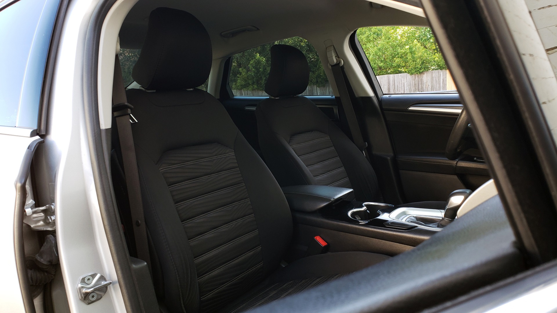 Used 2016 Ford FUSION SE SEDAN / 4-CYL / 6-SPD AUTO / CLOTH SEATS / REARVIEW for sale Sold at Formula Imports in Charlotte NC 28227 46