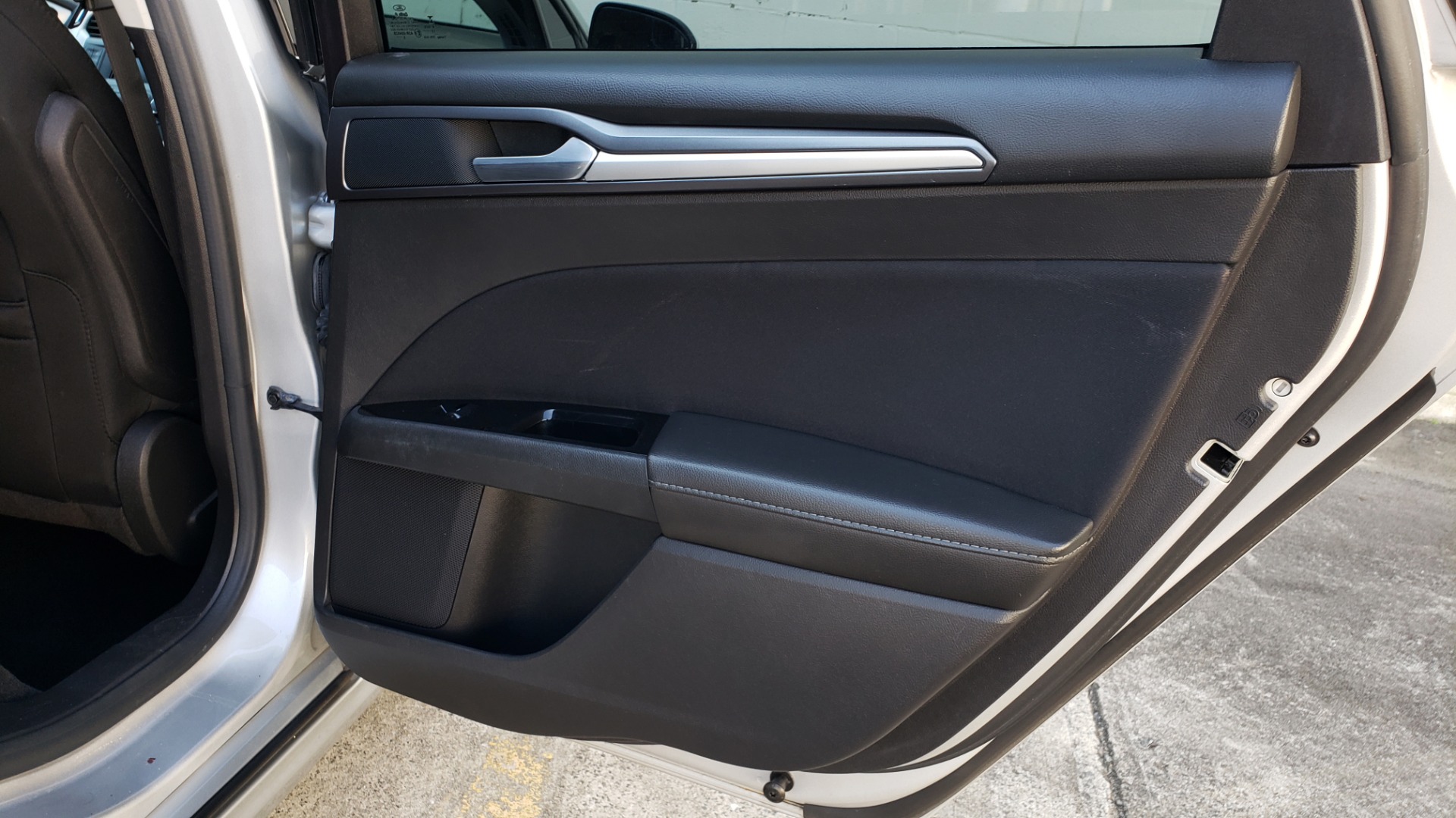 Used 2016 Ford FUSION SE SEDAN / 4-CYL / 6-SPD AUTO / CLOTH SEATS / REARVIEW for sale Sold at Formula Imports in Charlotte NC 28227 48