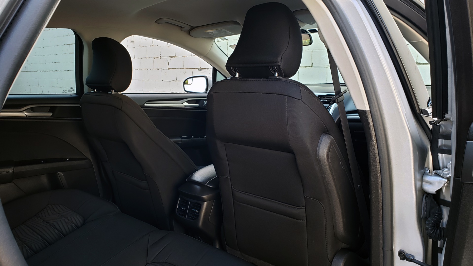 Used 2016 Ford FUSION SE SEDAN / 4-CYL / 6-SPD AUTO / CLOTH SEATS / REARVIEW for sale Sold at Formula Imports in Charlotte NC 28227 53