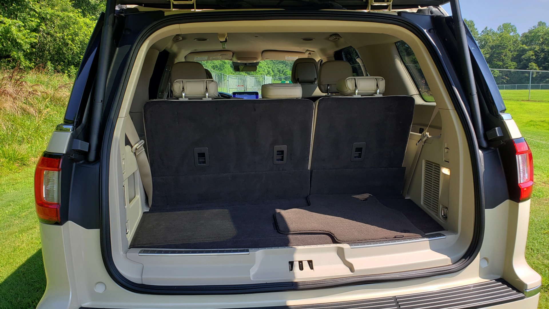 Used 2018 Lincoln NAVIGATOR PREMIERE 4X2 / TWIN-TURBO V6 / NAV / 3-ROW / REARVIEW for sale Sold at Formula Imports in Charlotte NC 28227 21