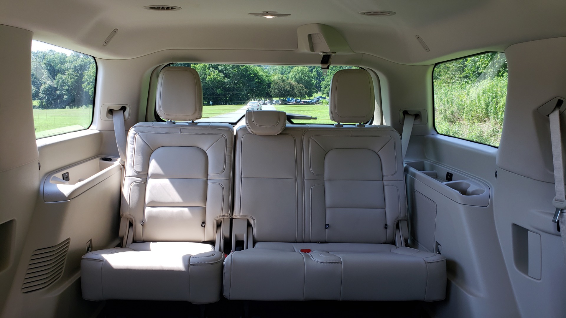 Used 2018 Lincoln NAVIGATOR PREMIERE 4X2 / TWIN-TURBO V6 / NAV / 3-ROW / REARVIEW for sale Sold at Formula Imports in Charlotte NC 28227 30