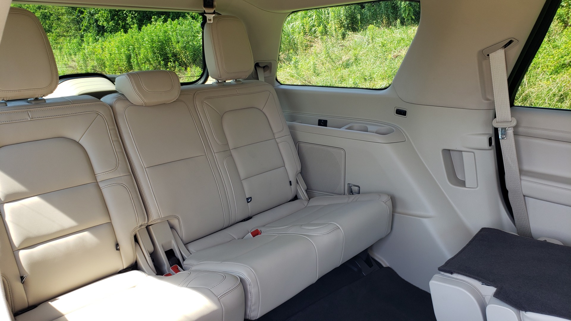 Used 2018 Lincoln NAVIGATOR PREMIERE 4X2 / TWIN-TURBO V6 / NAV / 3-ROW / REARVIEW for sale Sold at Formula Imports in Charlotte NC 28227 31