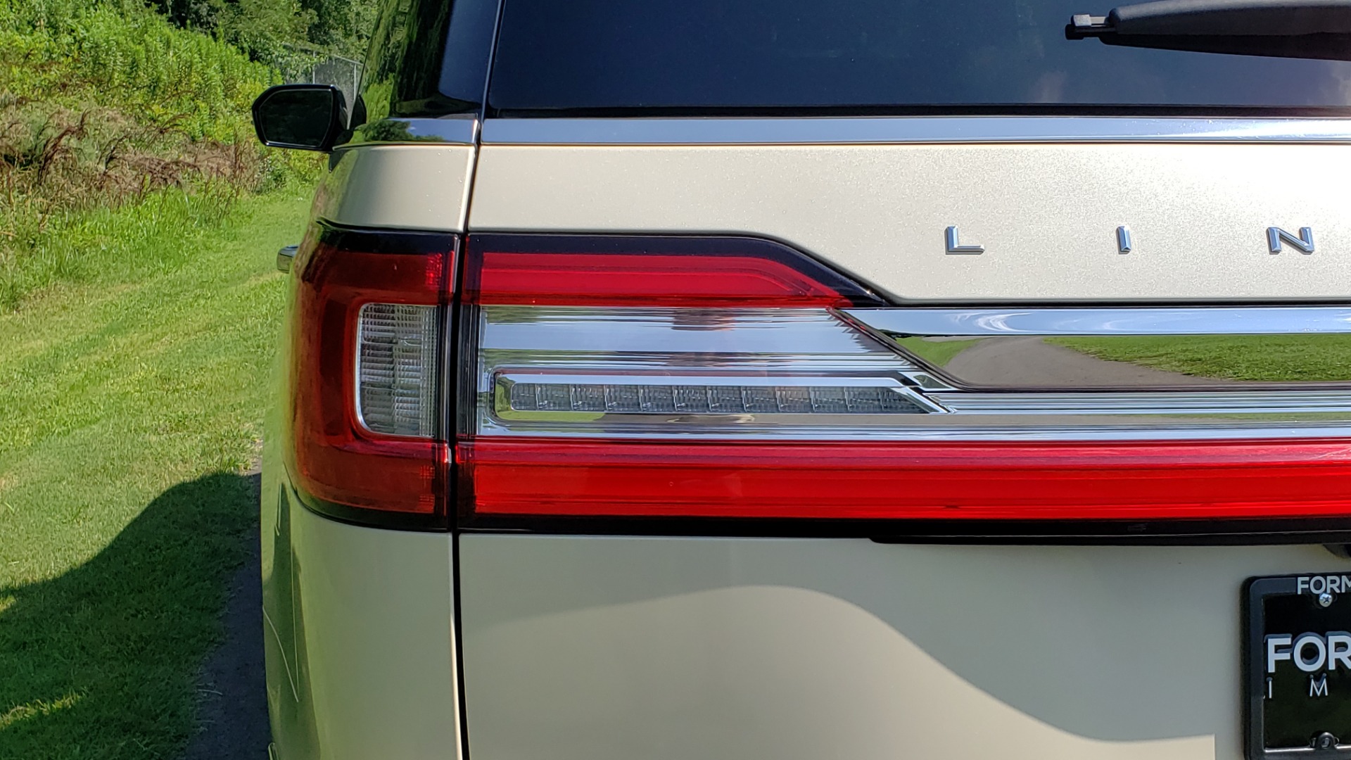 Used 2018 Lincoln NAVIGATOR PREMIERE 4X2 / TWIN-TURBO V6 / NAV / 3-ROW / REARVIEW for sale Sold at Formula Imports in Charlotte NC 28227 33