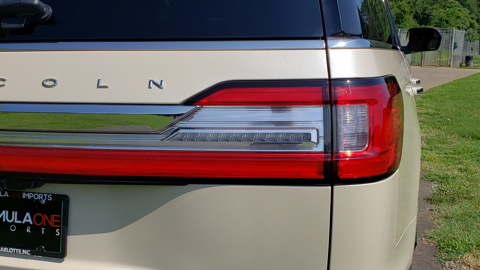 Used 2018 Lincoln NAVIGATOR PREMIERE 4X2 / TWIN-TURBO V6 / NAV / 3-ROW / REARVIEW for sale Sold at Formula Imports in Charlotte NC 28227 34